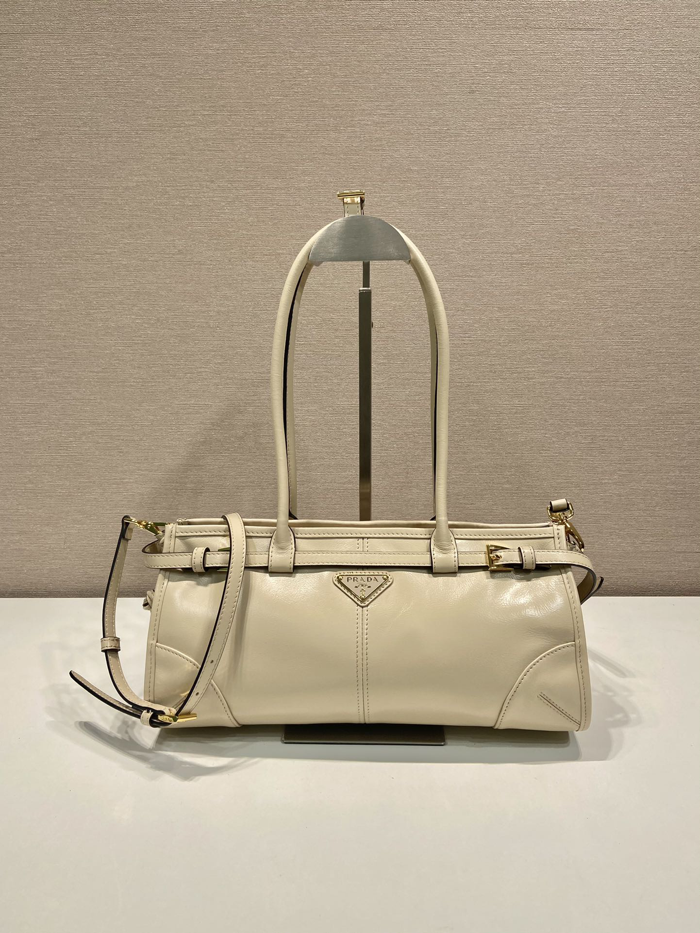 Prada lussolf waxed leather handbag 1BA426