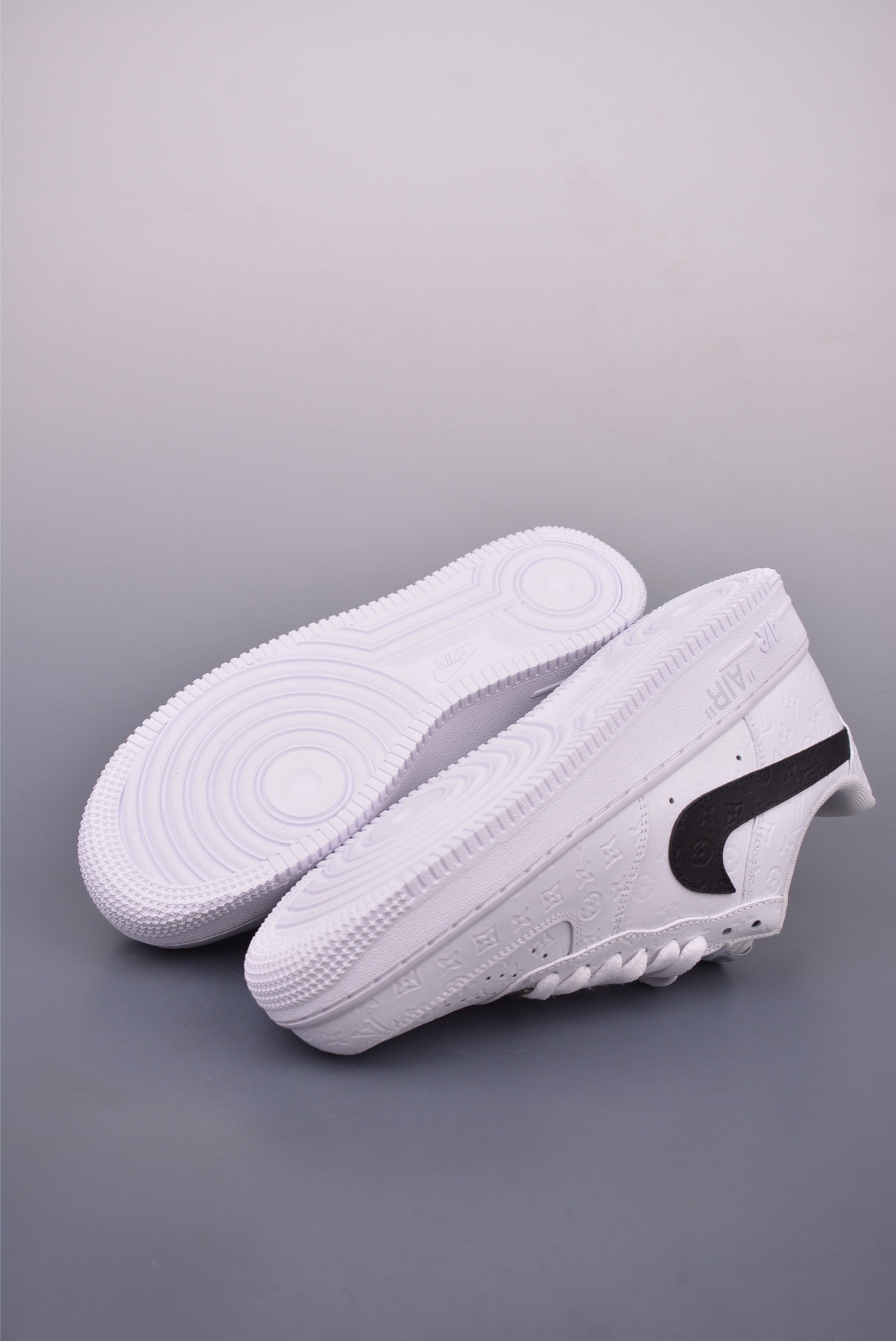 Louis Vuitton x Nike Air Force 1 07 LV8 Low Sneakers White and Black Print YN7698-111