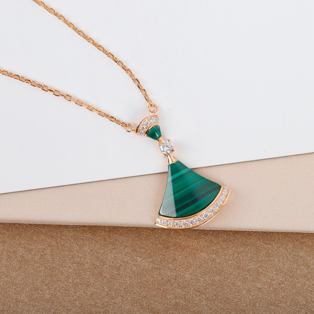 Bulgari fan-shaped agate necklace