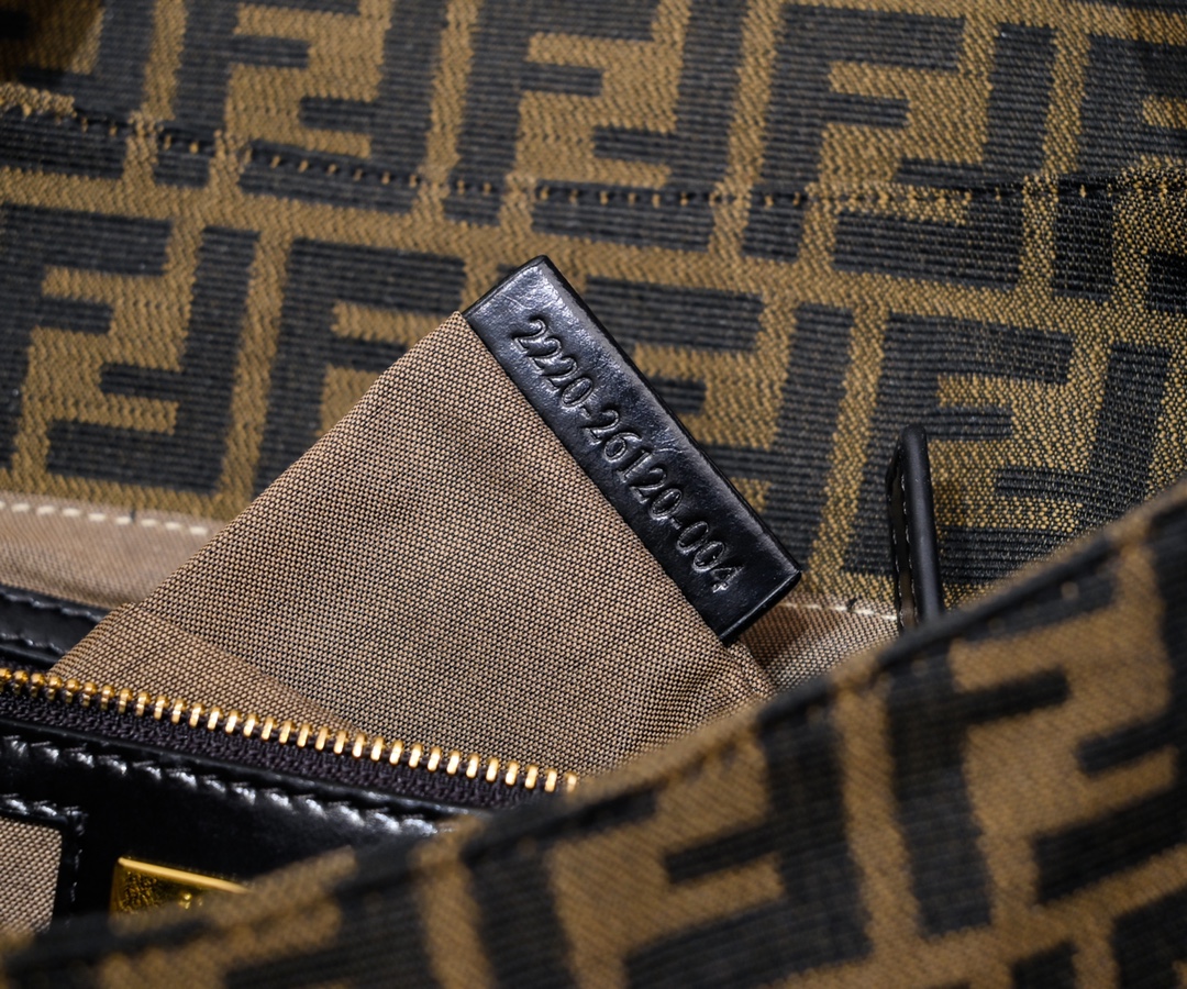 FENDI Large Old Fashioned Bag 8959