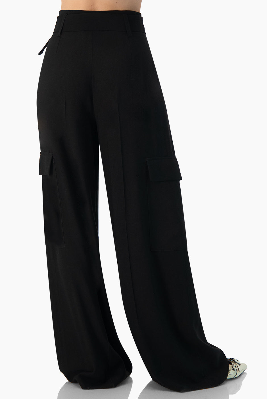Pantalon negro cargo con cinturon