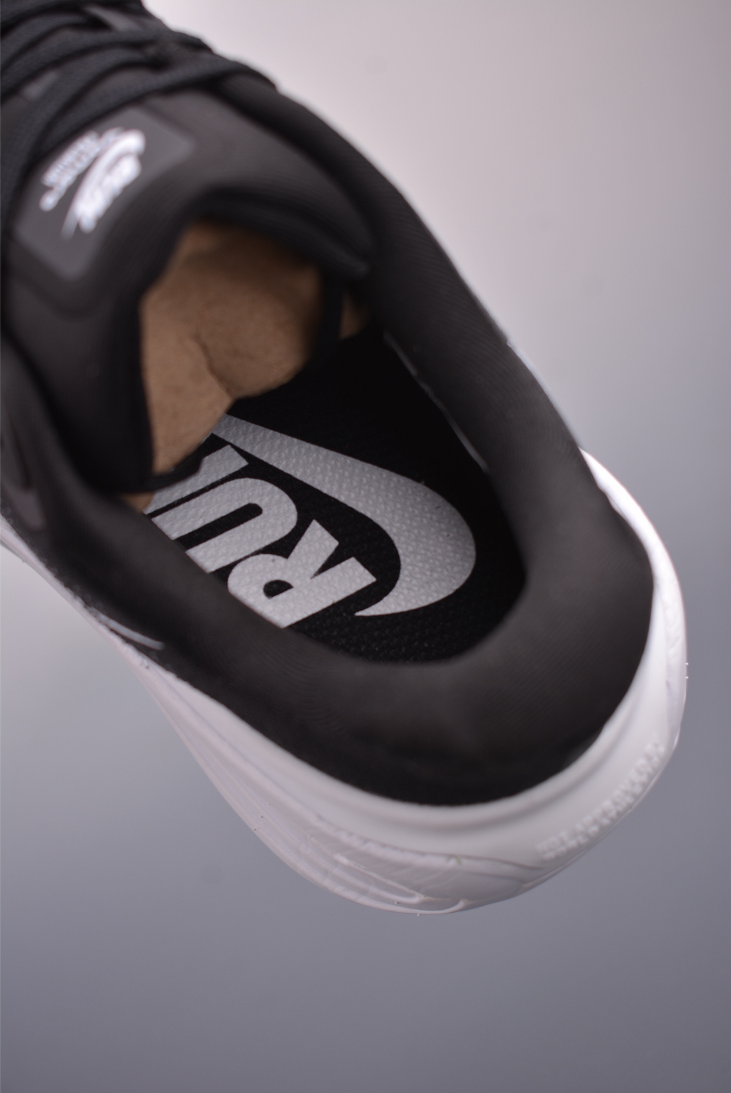 Nike Vomero Premium Air “Black and White” HM5973-400