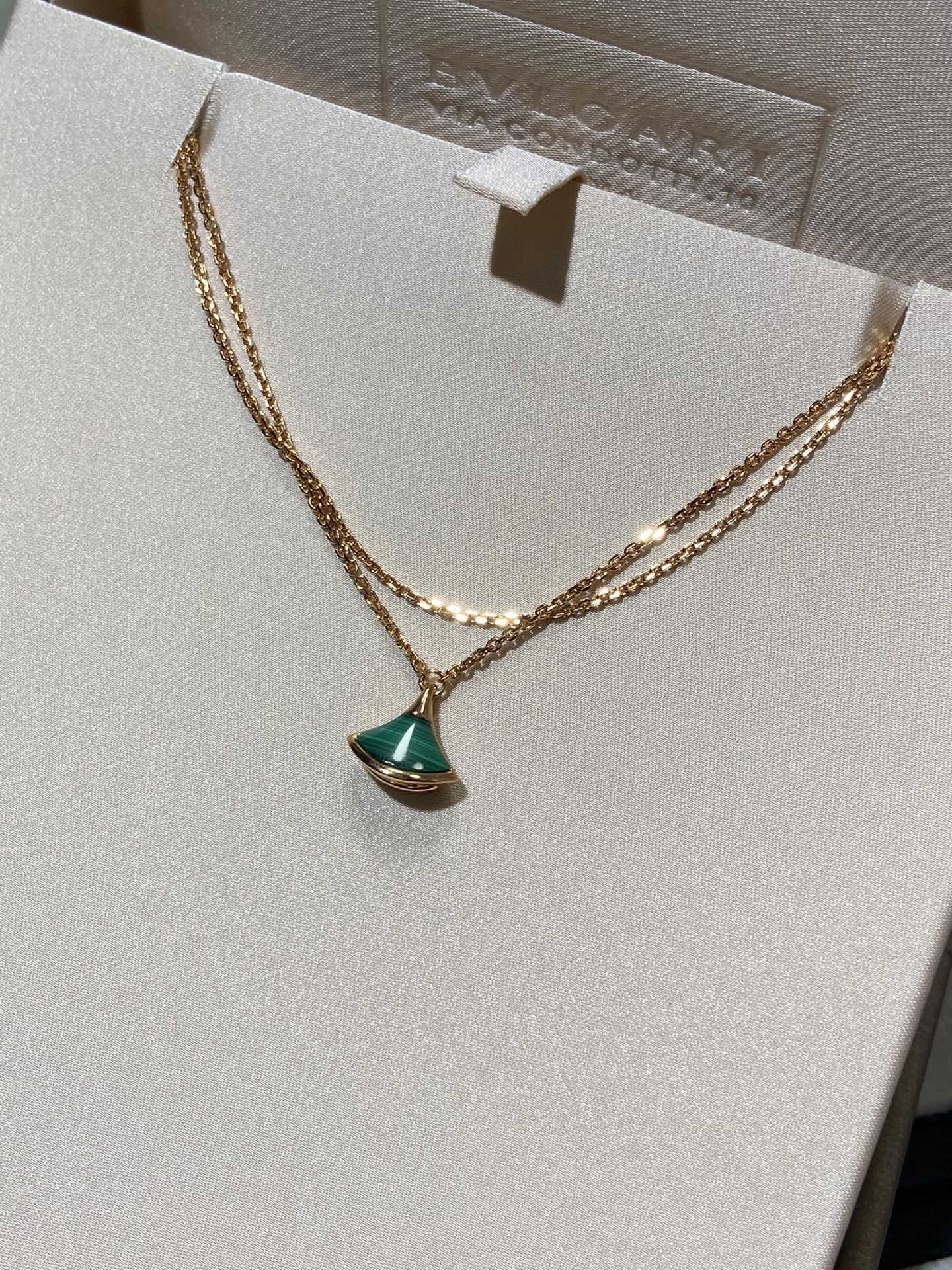 Bulgari natural stone fan-shaped necklace