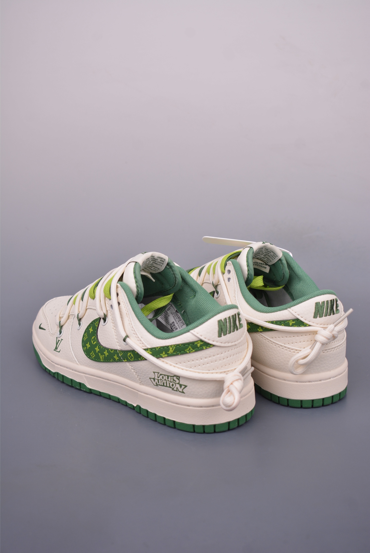 Louis Vuitton x Nike SB Dunk Low 