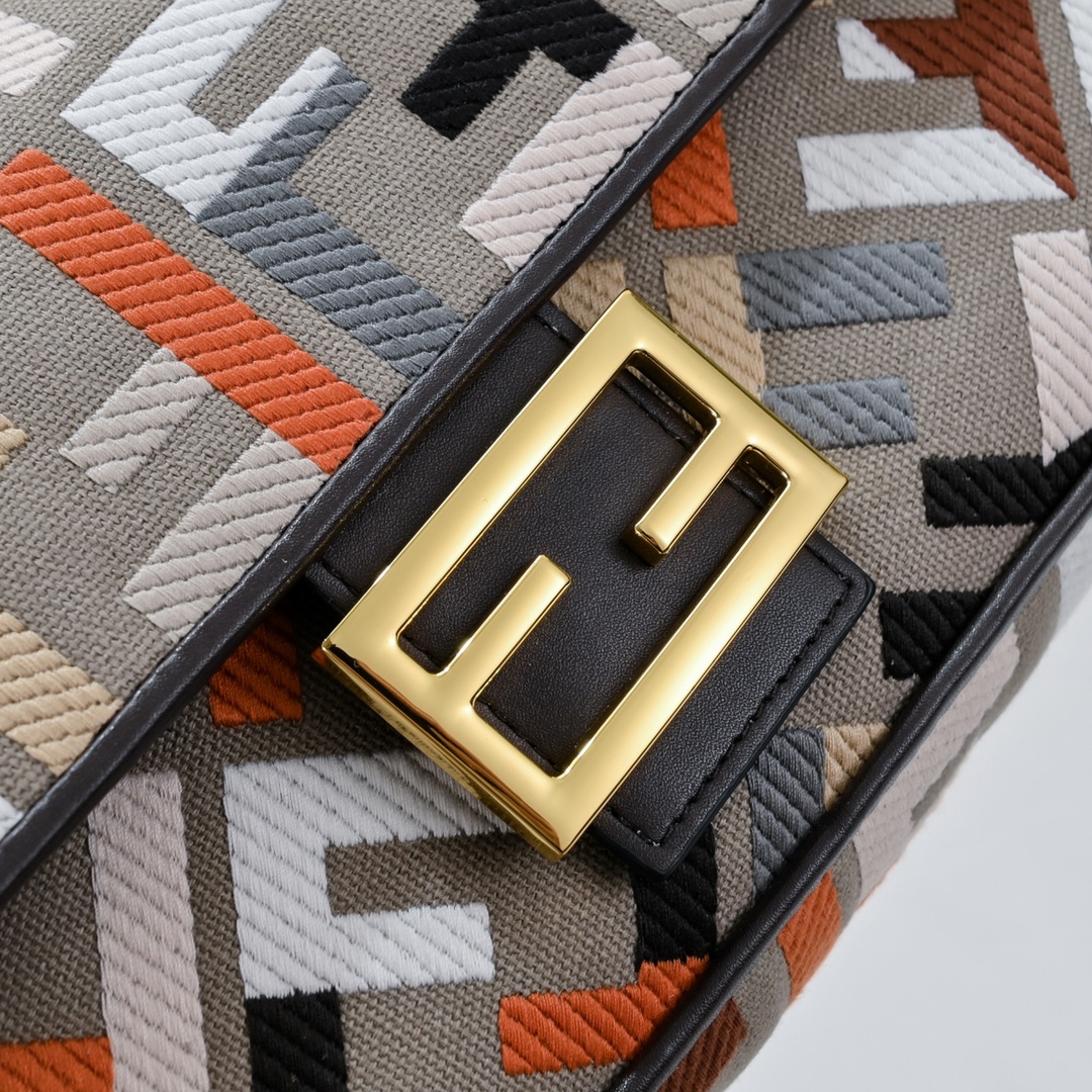 FENDI Baguette Shoulder Bag 1002