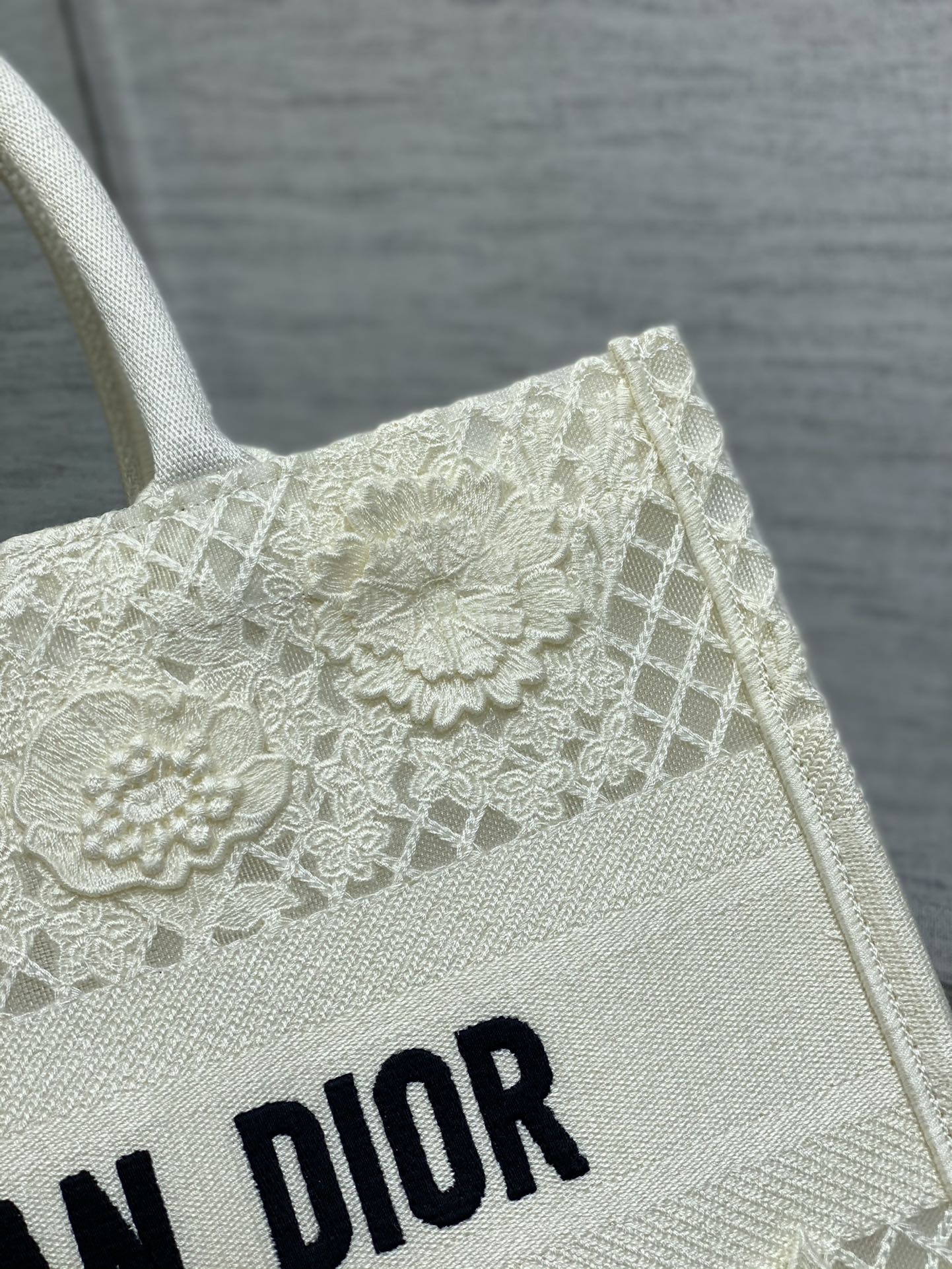 Dior embroidered tote bag medium