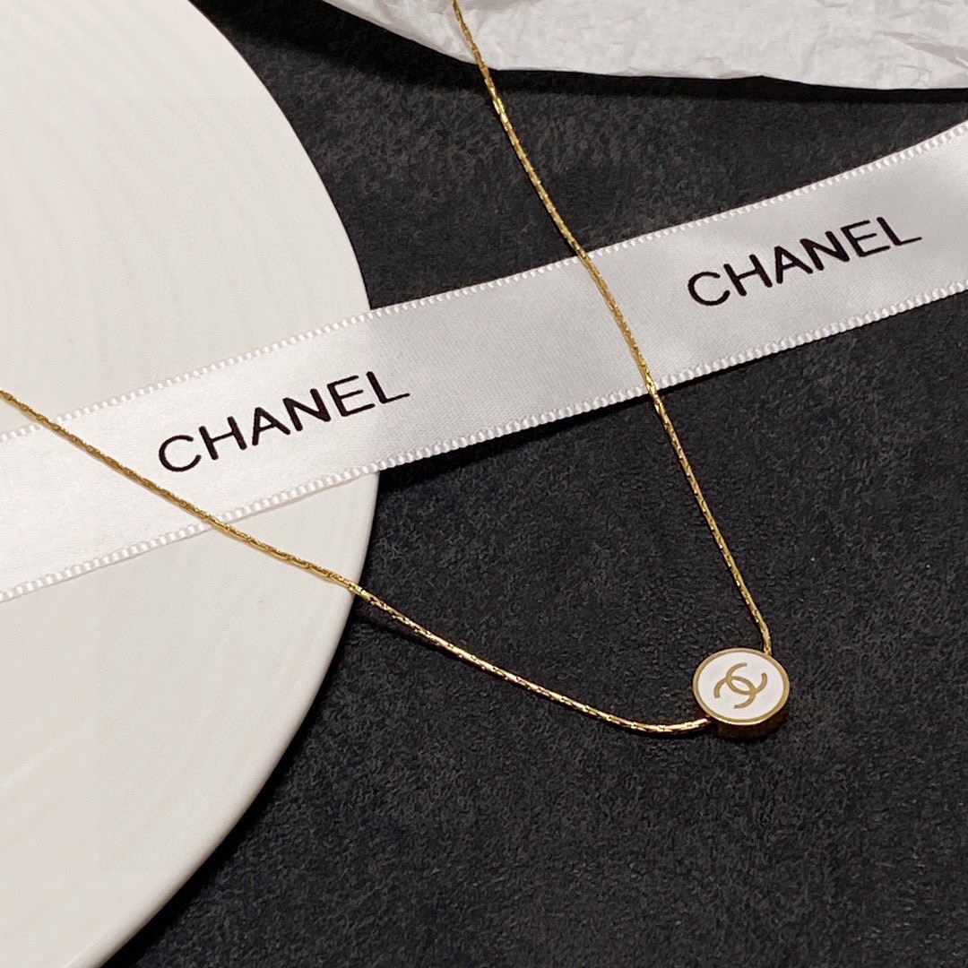 Chanel black and white two-sided thin necklace