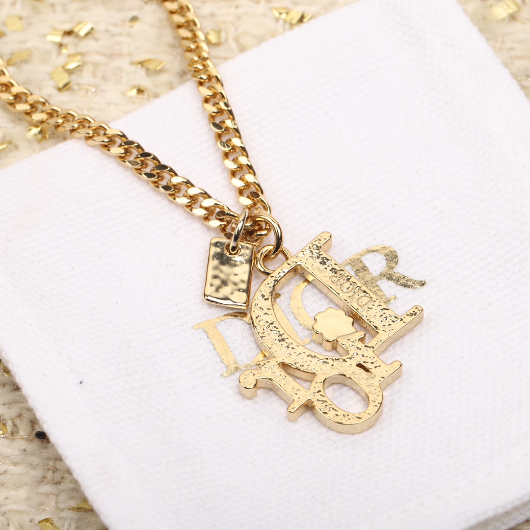 Dior font small flower chain necklace