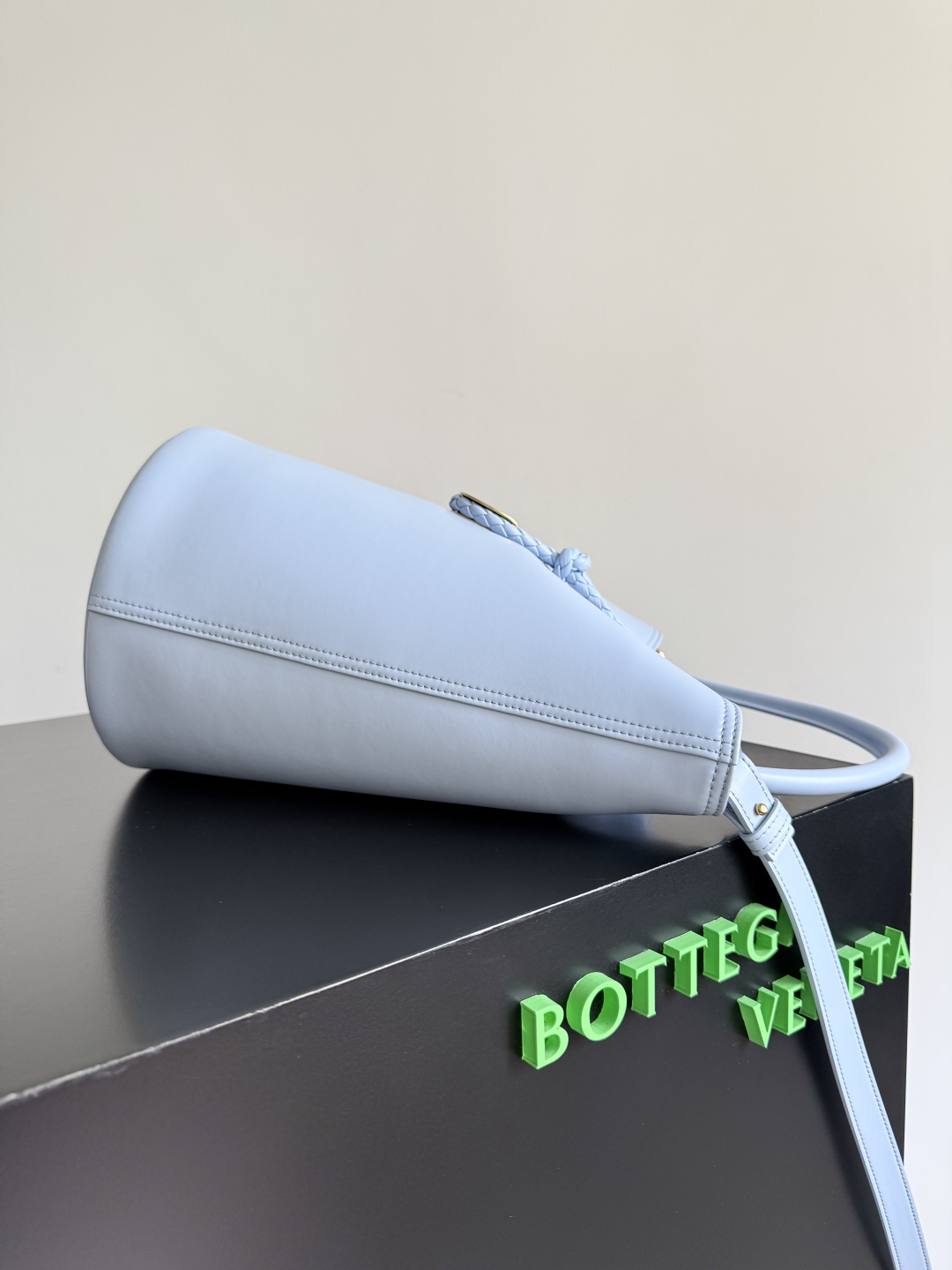 Bottega Veneta 2025 New Arrival Women's LIBERTA Small Bucket Bag 806038