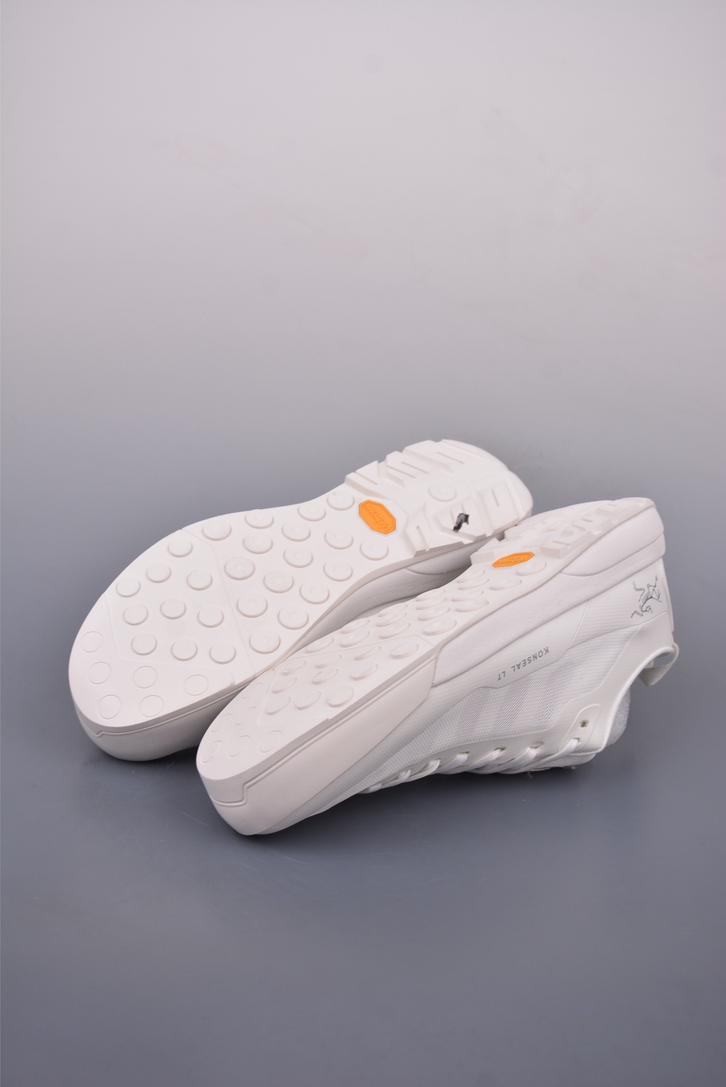 Arc'teryx Konseal LT Outdoor Shoes White 077218-439746