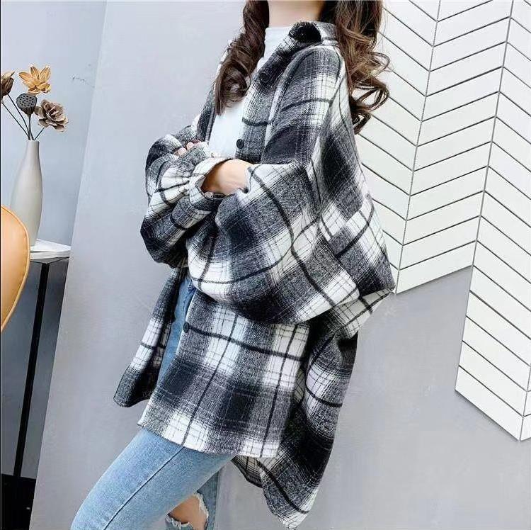 Black and white stripe a large version of a waxed plaid shirt Hong Kong style Coat