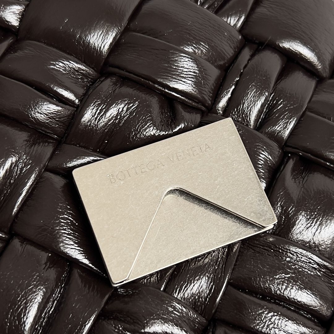 Bottega Veneta 24 Rumple Messenger Bag 776519