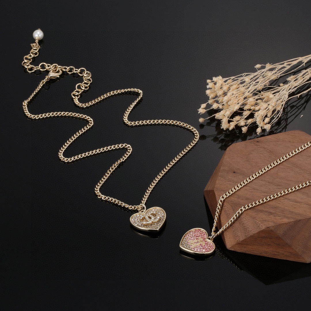Chanel gradient heart necklace