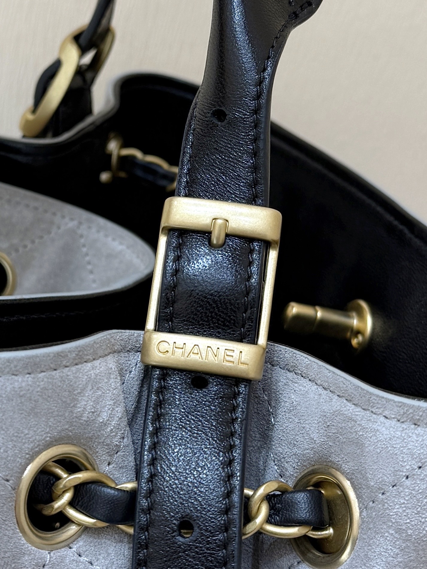Chanel 25A High-end Handicraft Workshop Suede Colorblock Vertical Hobo AS5636 00158