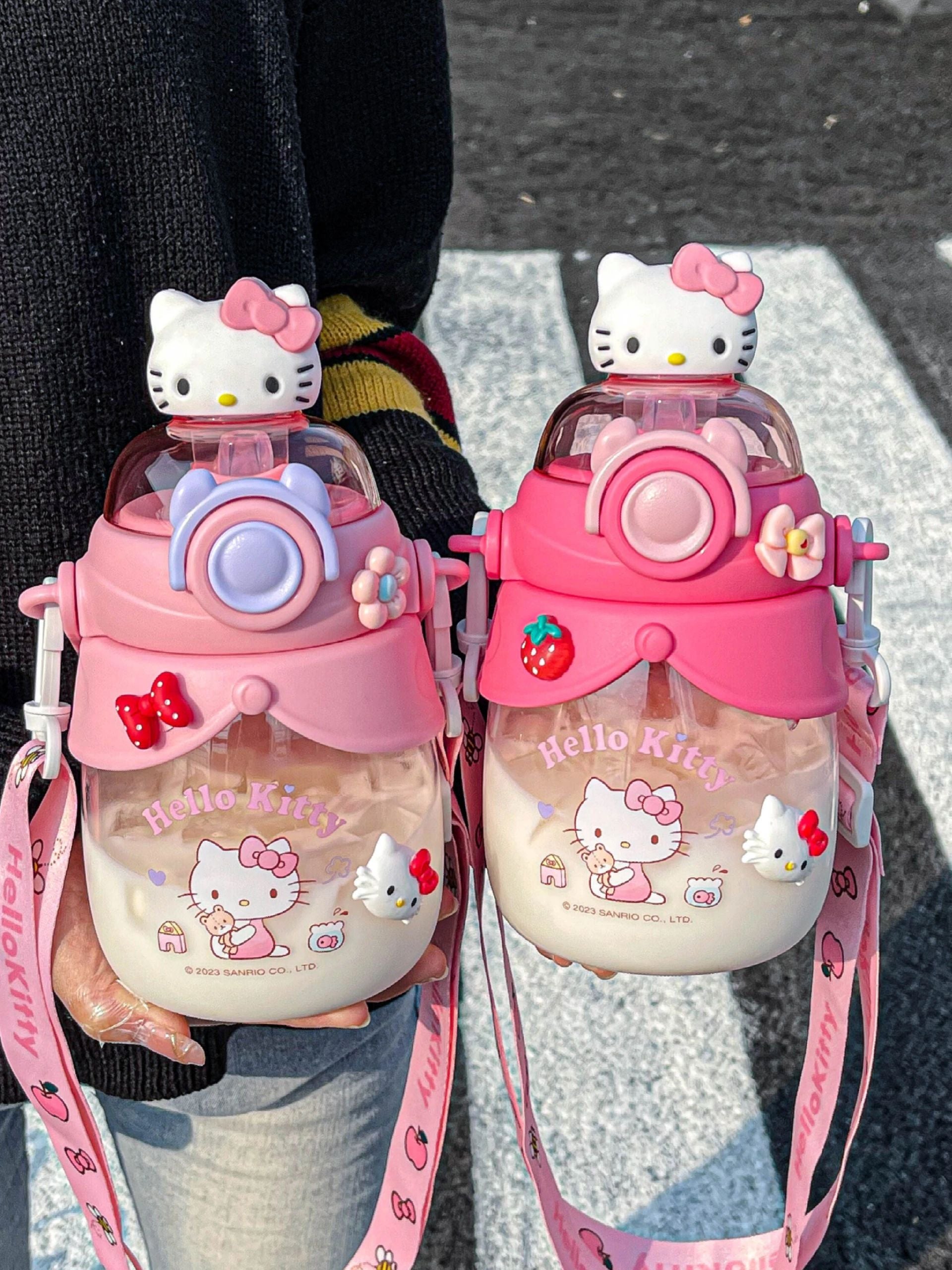 Sanrio Hello Kitty Portable Large-capacity Water Bottle(750ml)