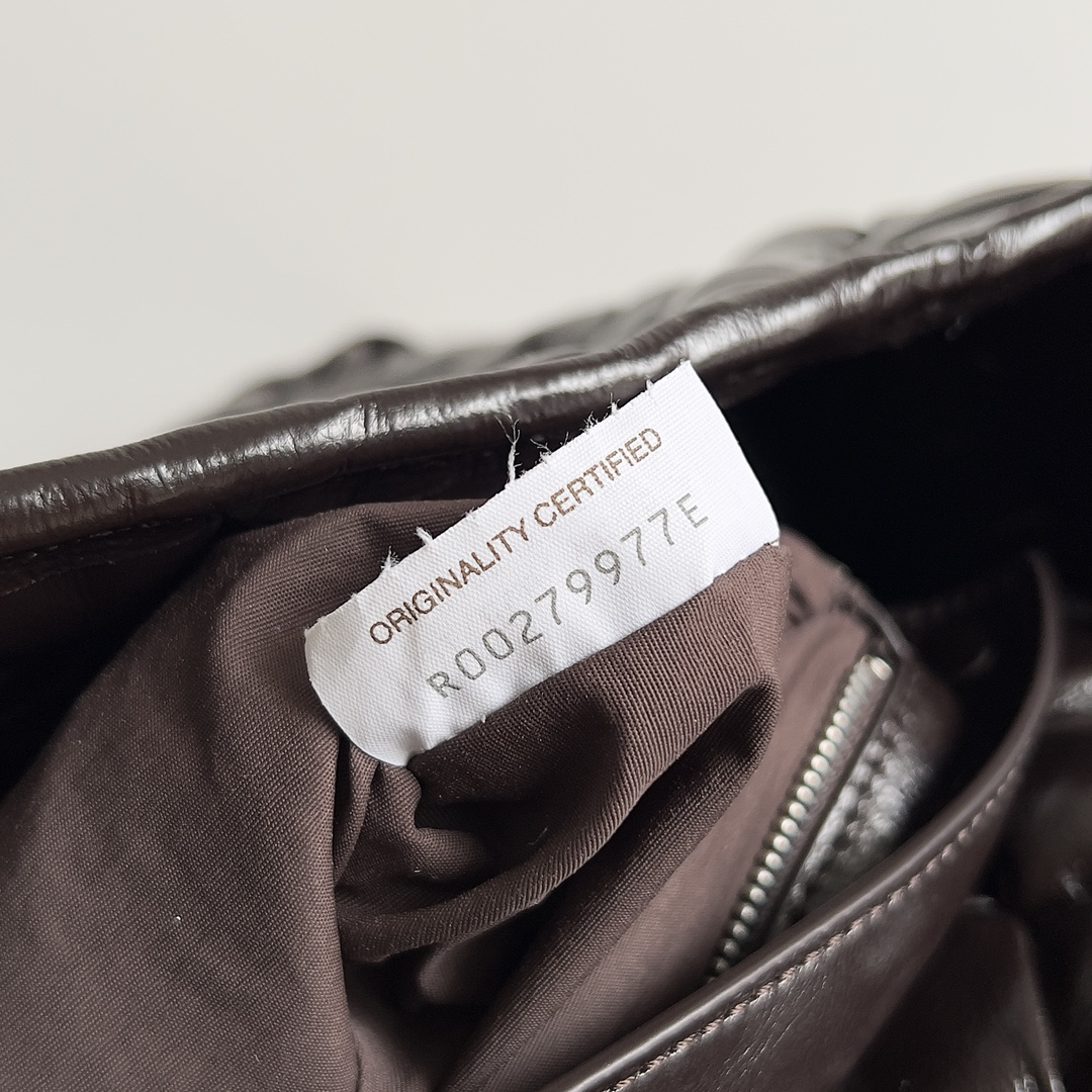 Bottega Veneta 24 Rumple Messenger Bag 776519