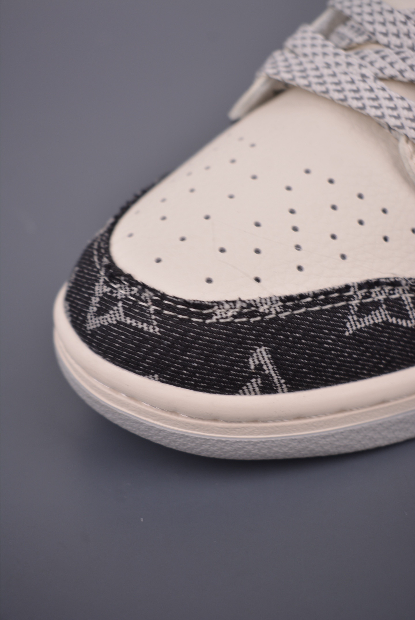 LV x Nike SB Dunk Low 