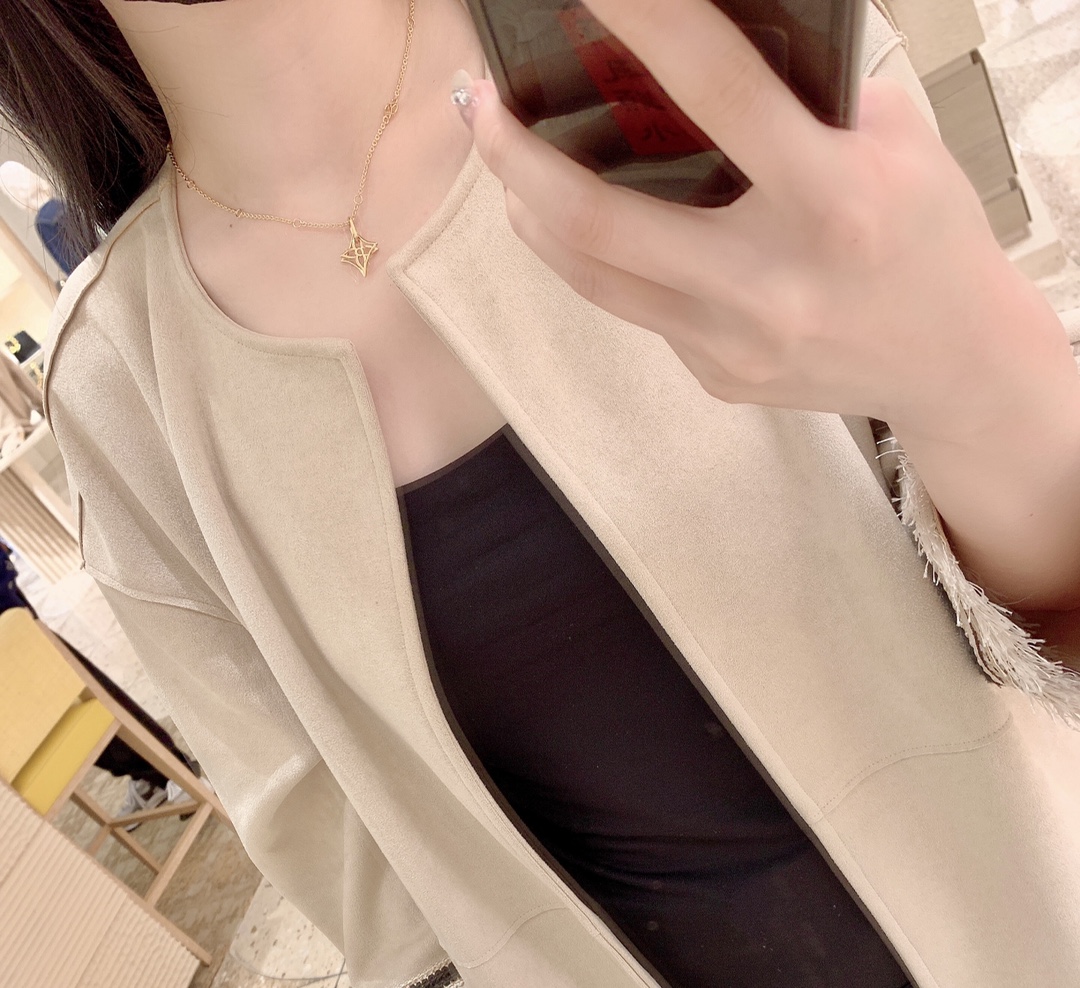 Louis Vuitton hollow flower necklace