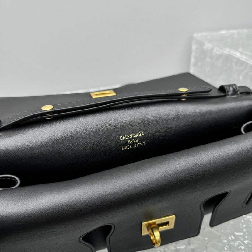 Balenciaga bel air clutch 92590