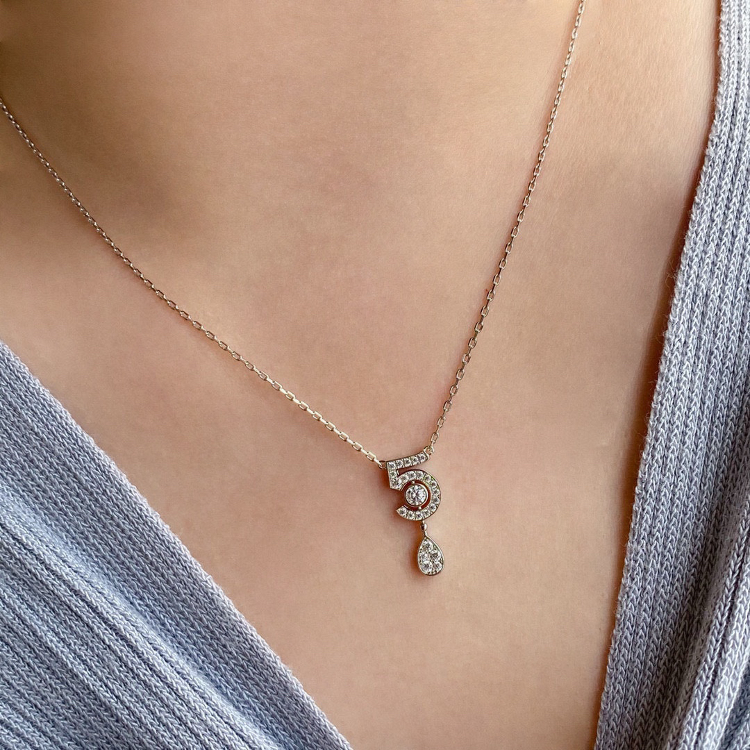 CHAN 5 diamond necklace