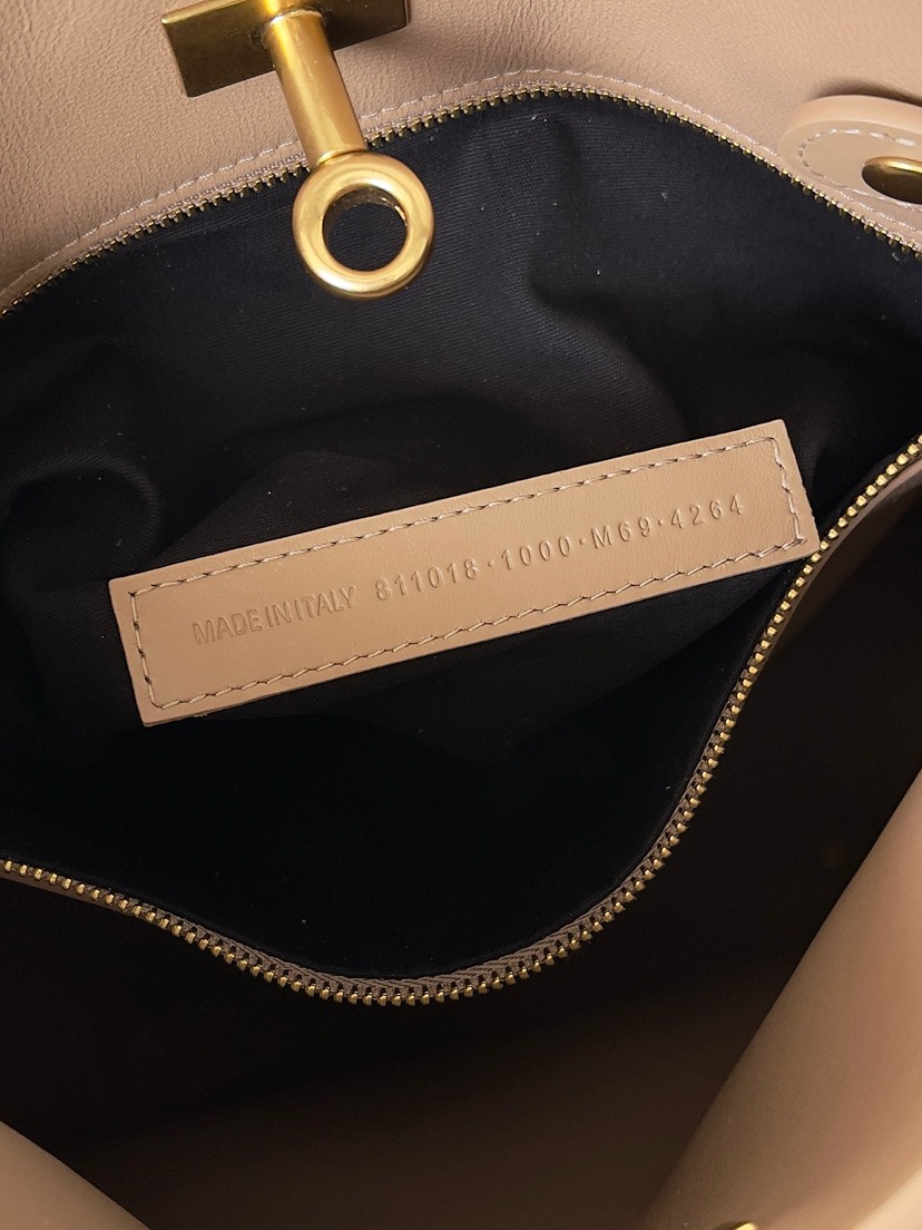Balenciaga Winter 2024 Collection Bel Air Hobo