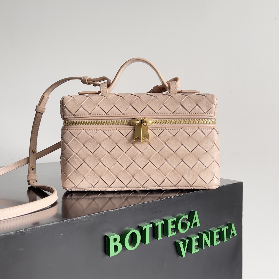 Bottega Veneta 2024 Woven Zippered Baguette Bag 789109
