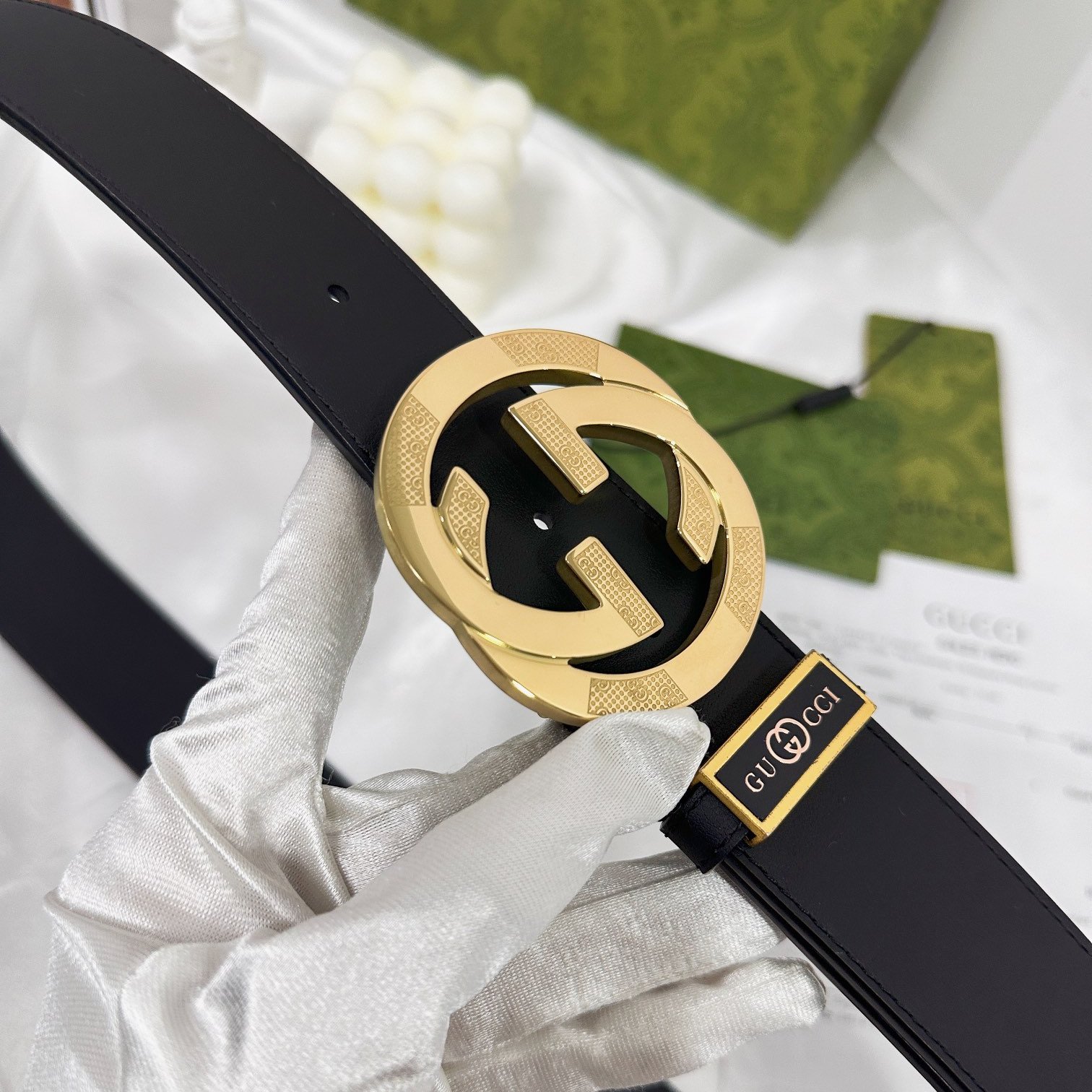 Gucci carved steel buckle leather belt width 3.8cm