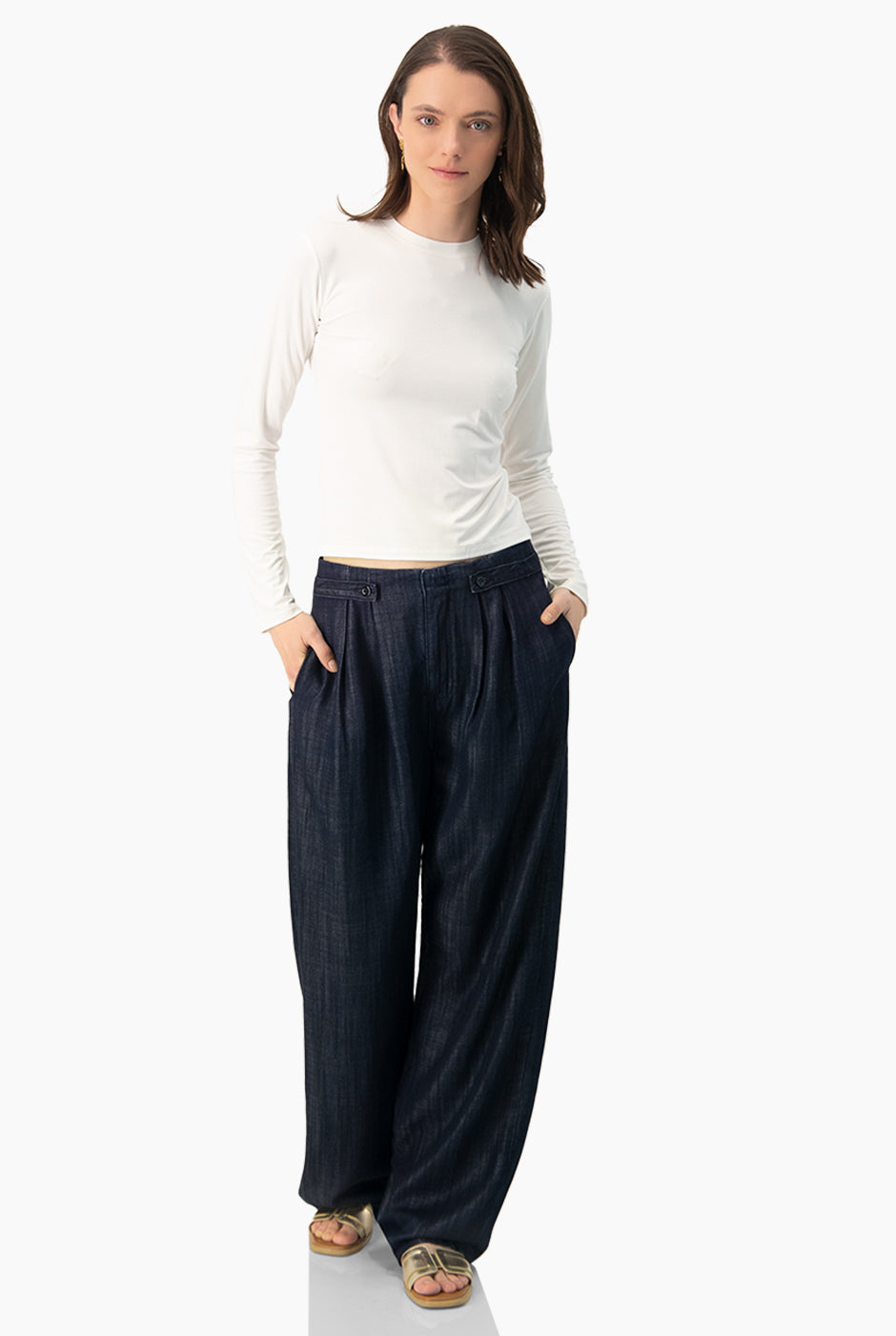 Jeans amplio con botones en pretina