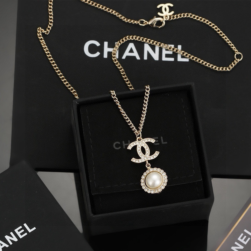 Chanel pearl and diamond necklace