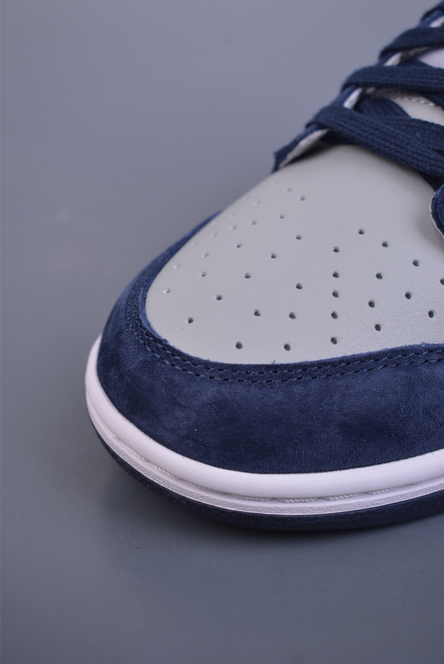 Nike SB Dunk Low Sneakers Navy Blue Grey IB3079-400