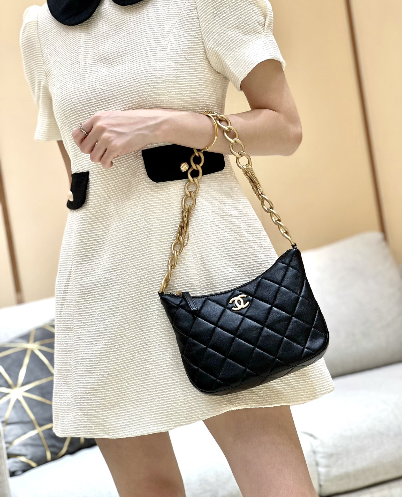 Chanel 23A High-end Handcraft Series Hobo Underarm Bag 4220
