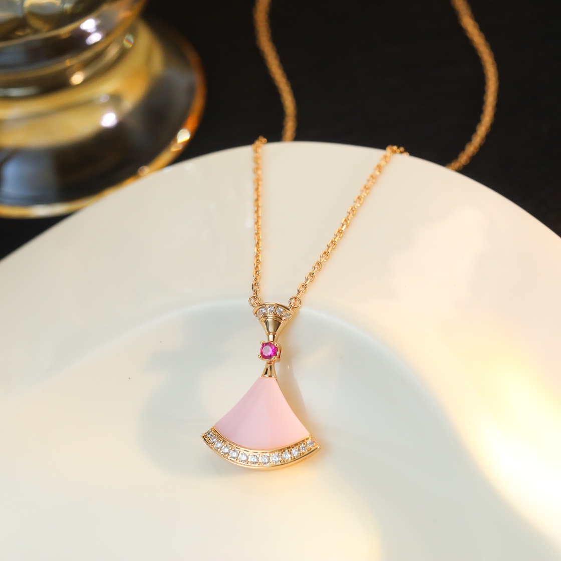 Bulgari pink fan-shaped diamond necklace