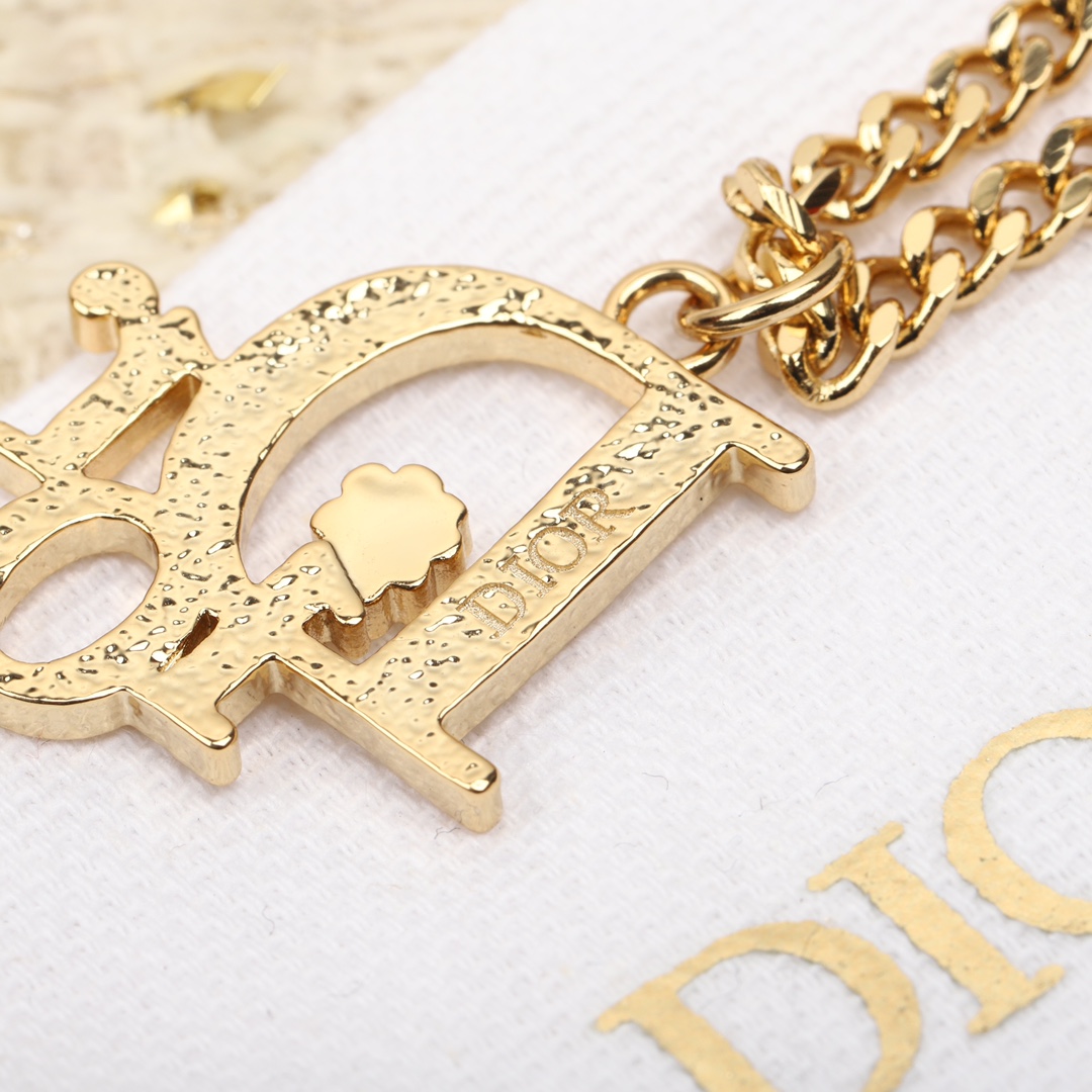 Dior font small flower chain necklace