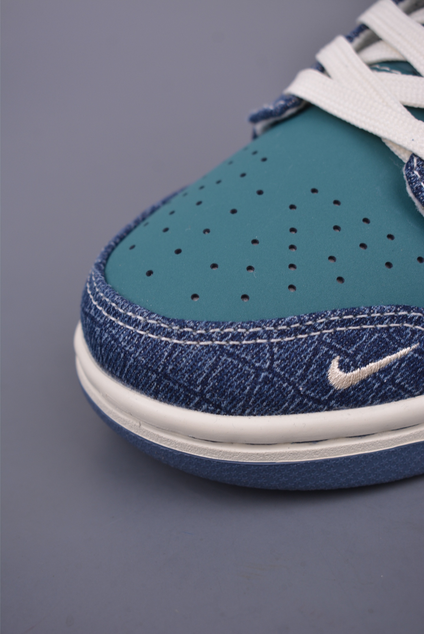 Nike SB Dunk Low sneakers 25 Year of the Snake Limited Edition Snake Denim Blue CH8311-112