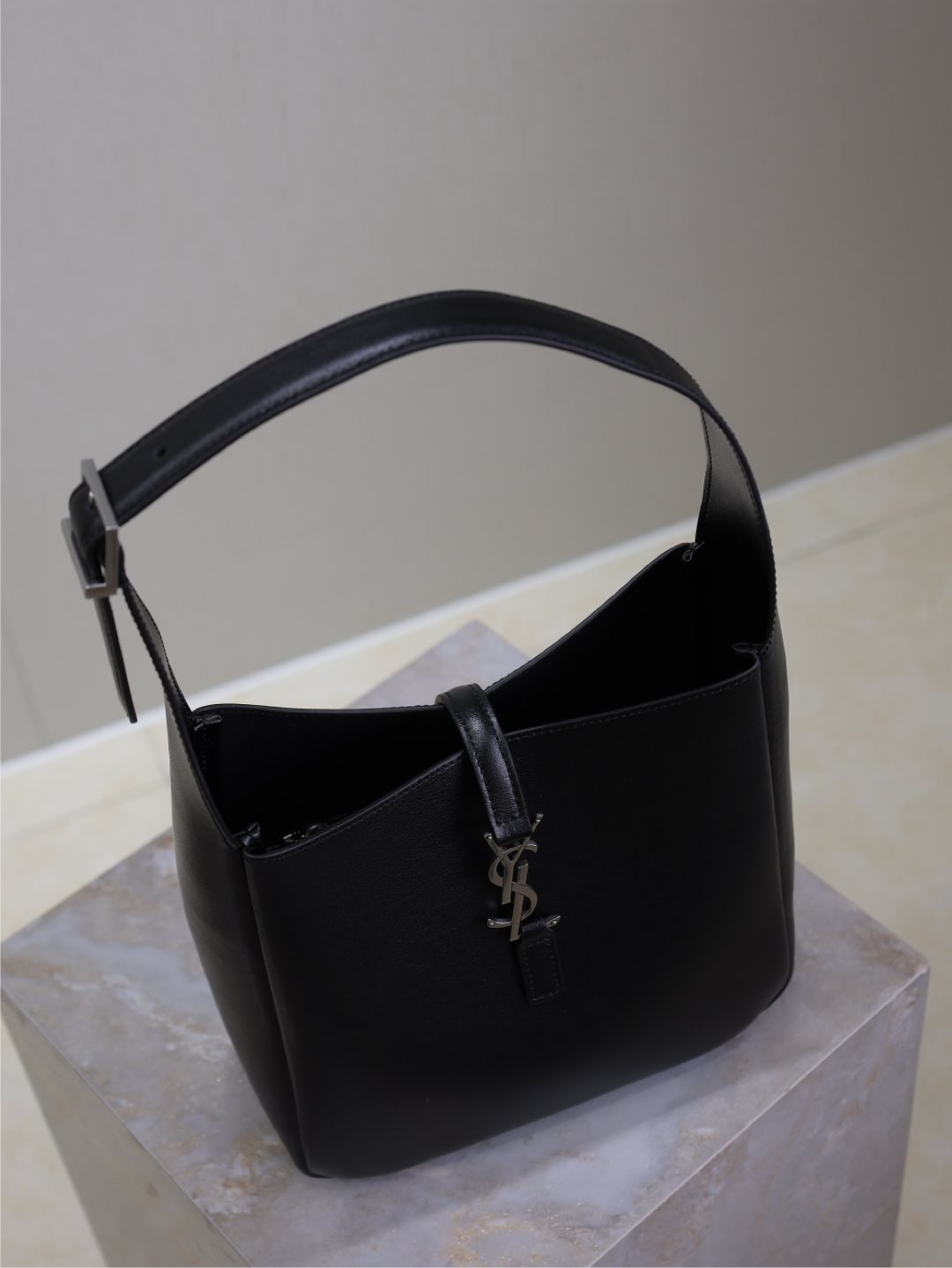 Yves Saint Laurent LE 5A7 Underarm Bag 713938