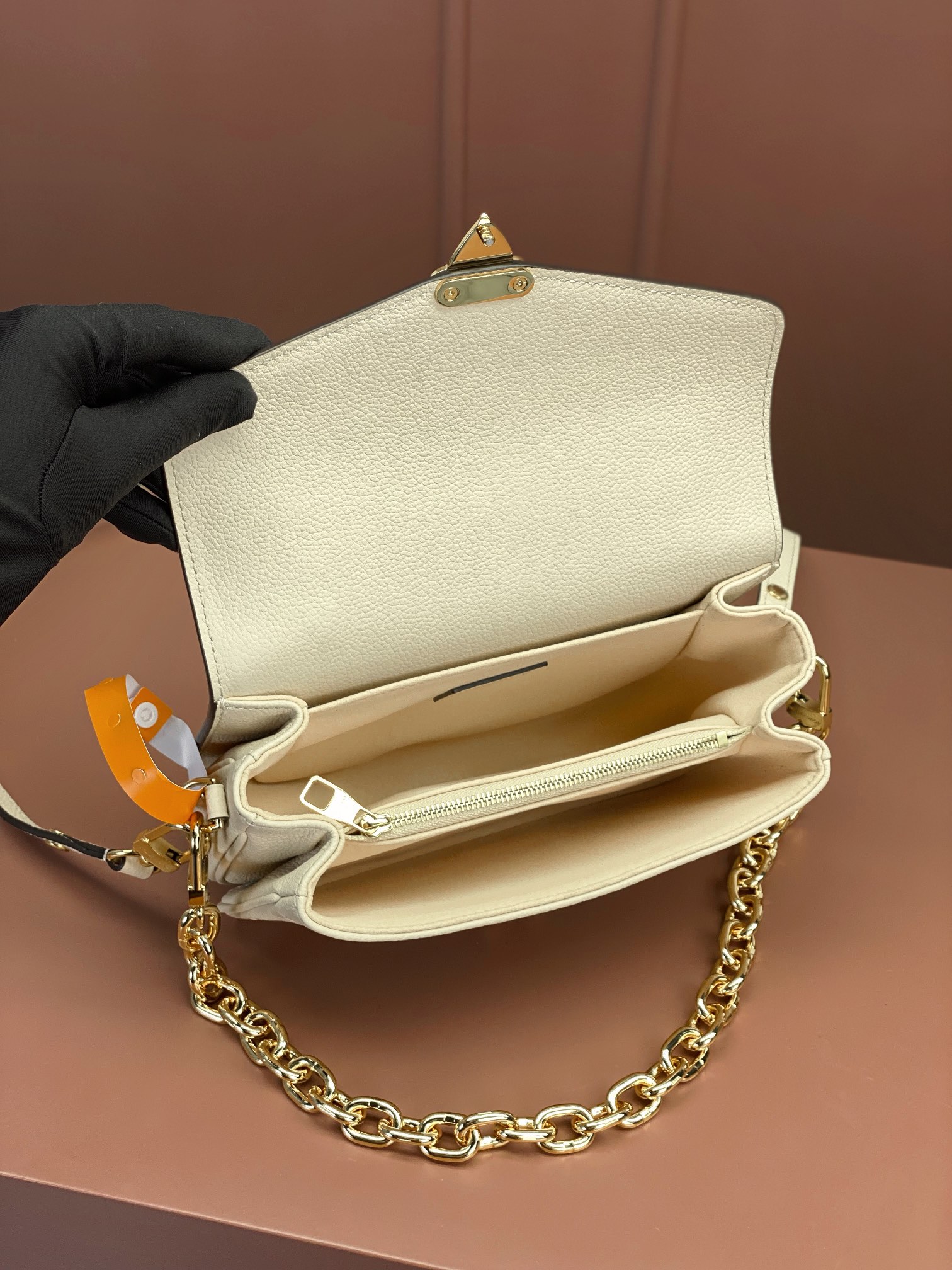 Louis Vuitton POCHETTE MÉTIS EAST WEST Handbag M22942