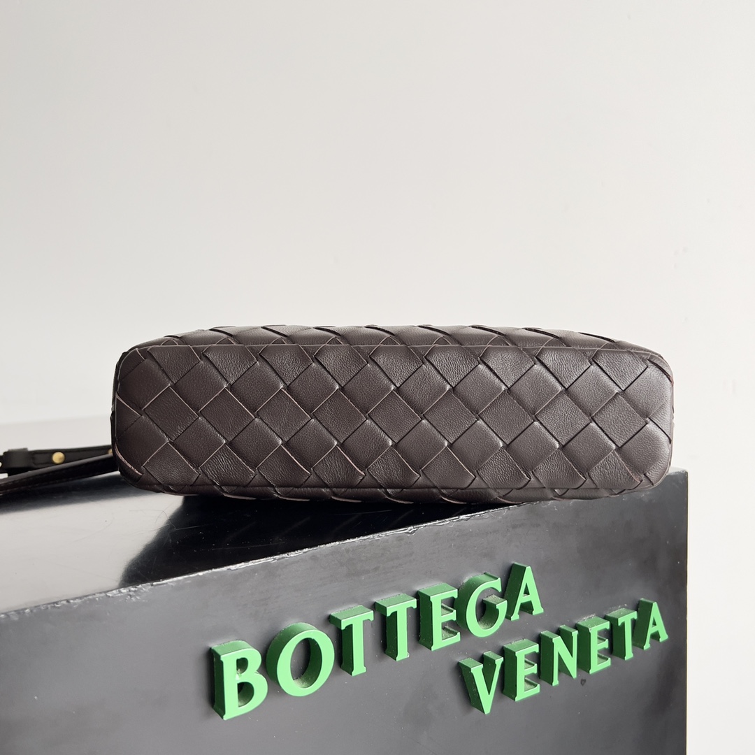Bottega Veneta 2024 Woven Zippered Baguette Bag 789109