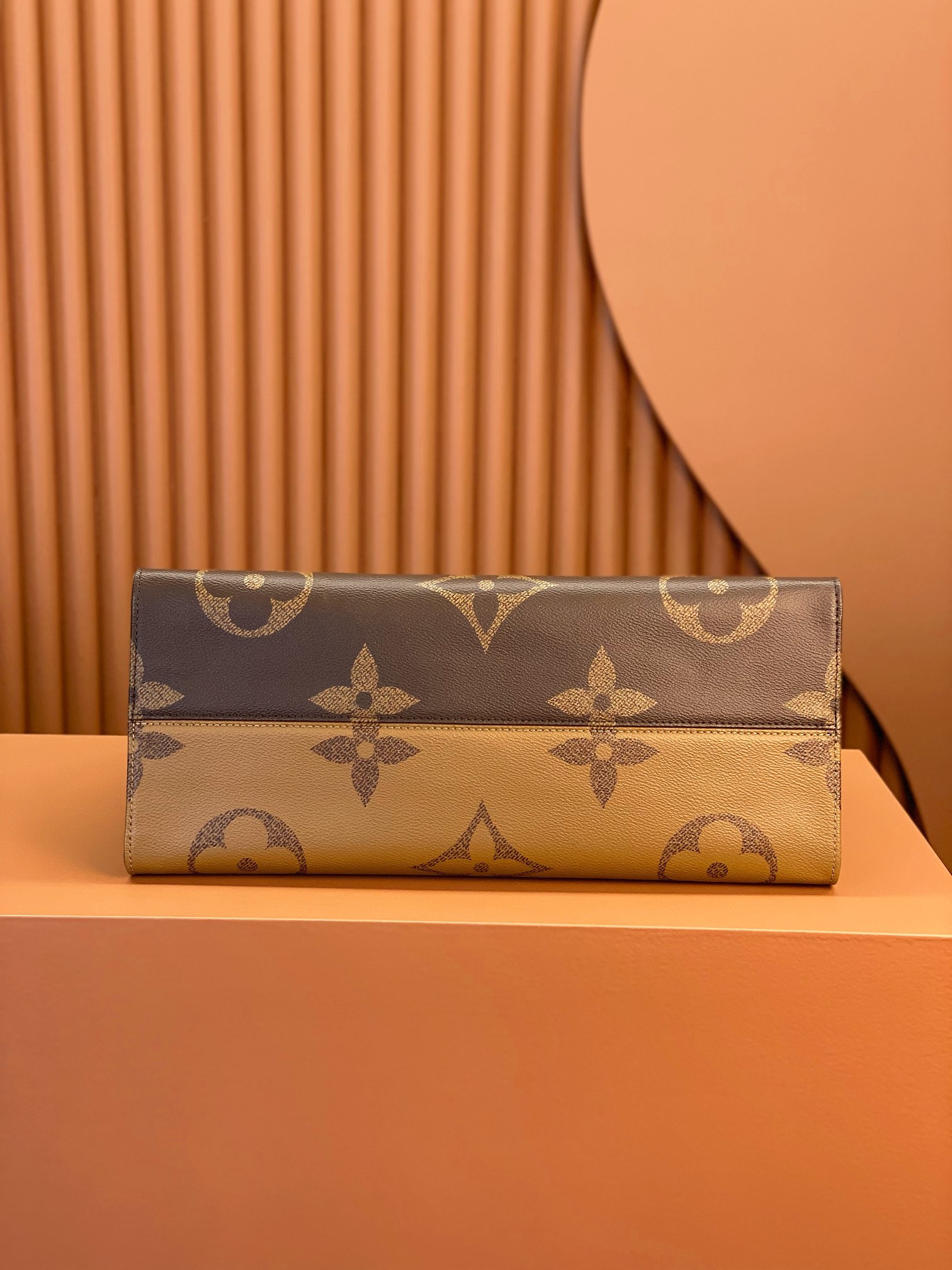 Louis Vuitton ONTHEGO Large Handbag M44576