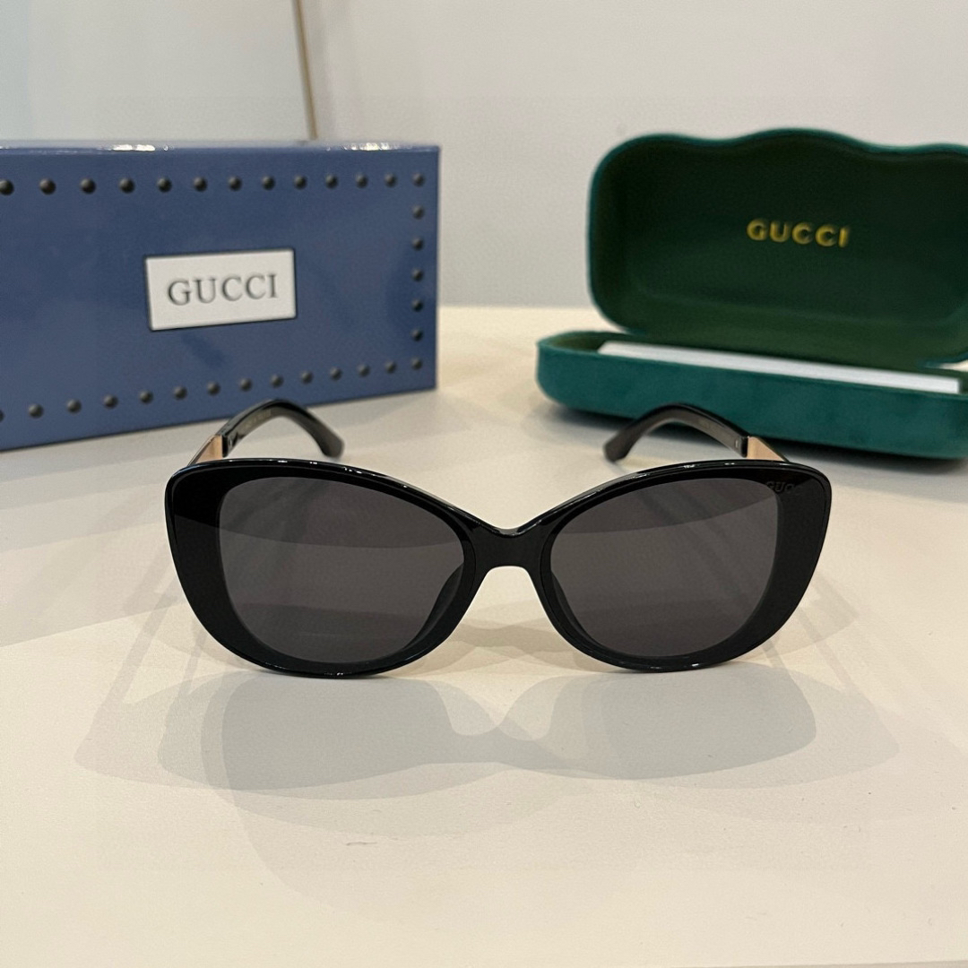 Gucci Round Frame Sunglasses