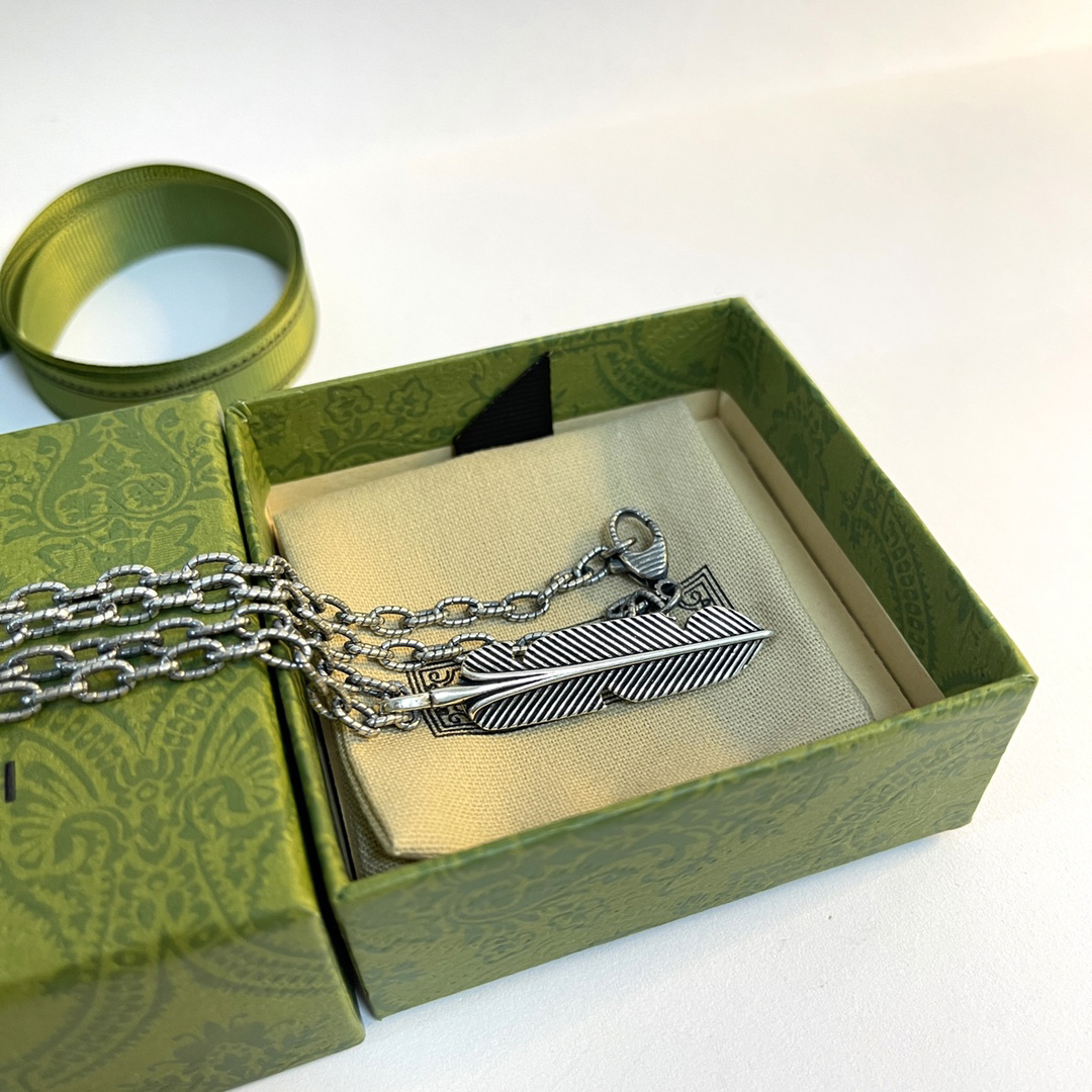 Gucci GG Feather Vintage Necklace