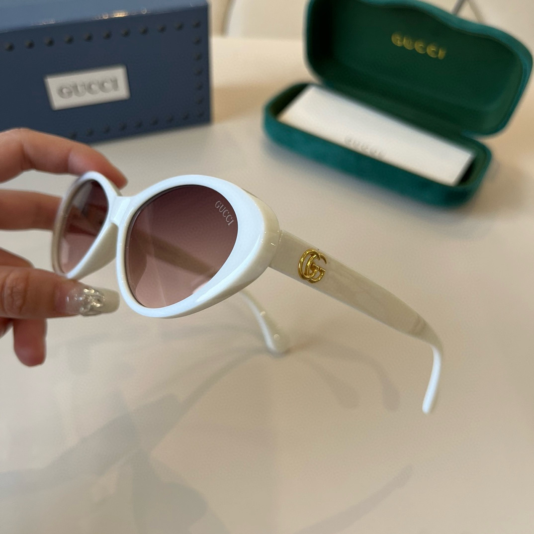 Gucci Round Frame Sunglasses