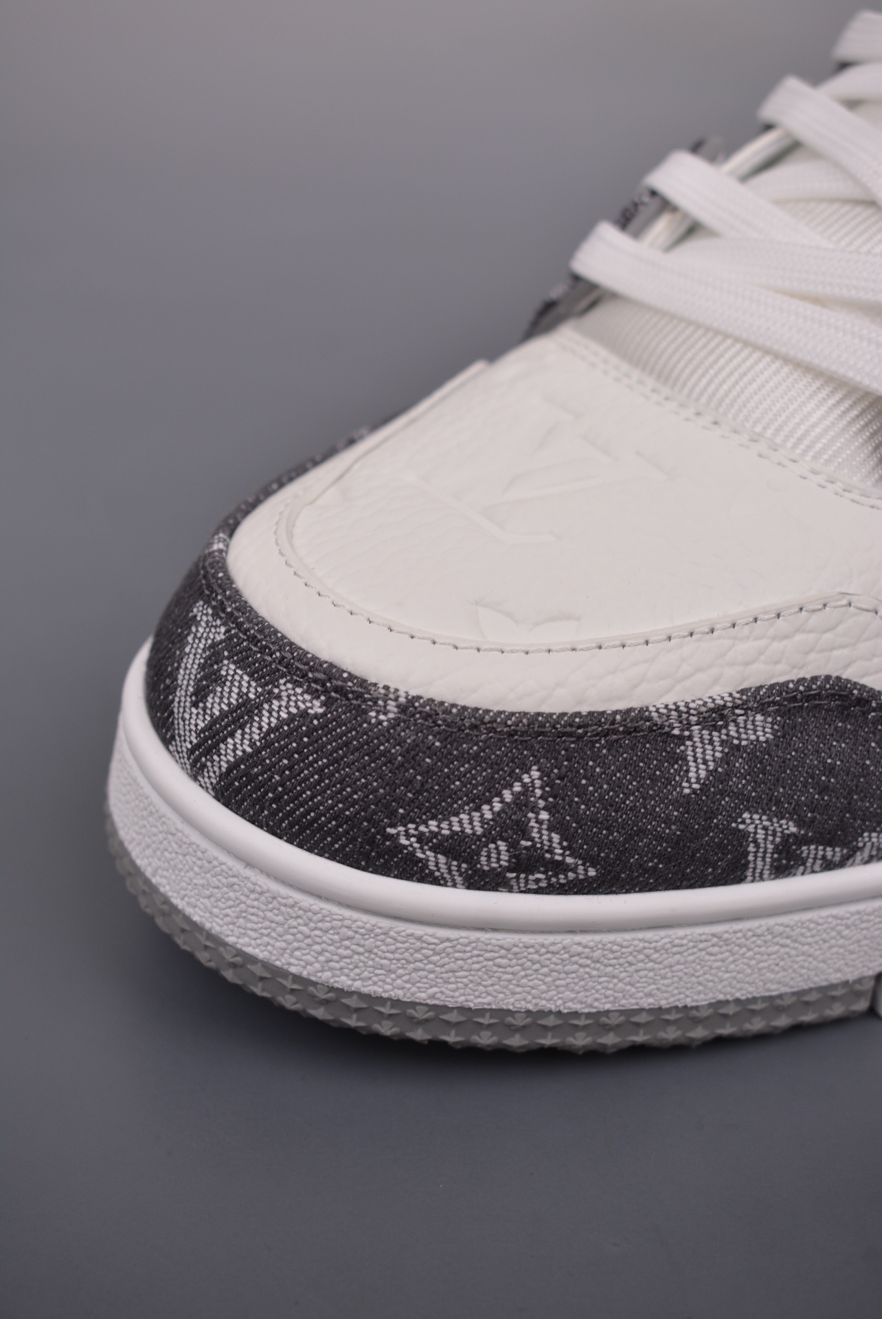 Louis Vuitton Trainer Sneaker Low Grey and White Denim Jacquard 1ADF5C
