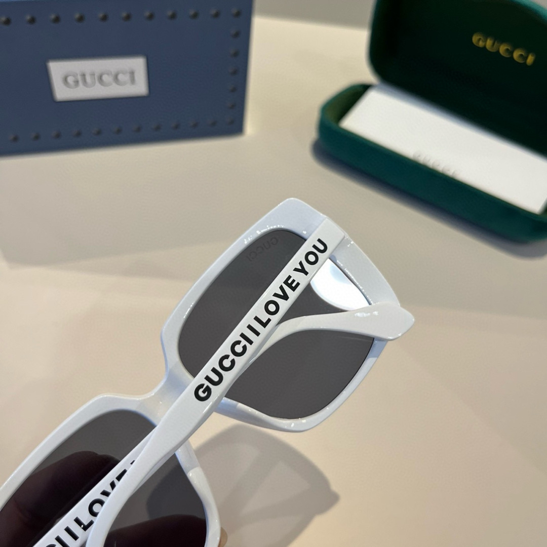 Gucci Round Frame Sunglasses