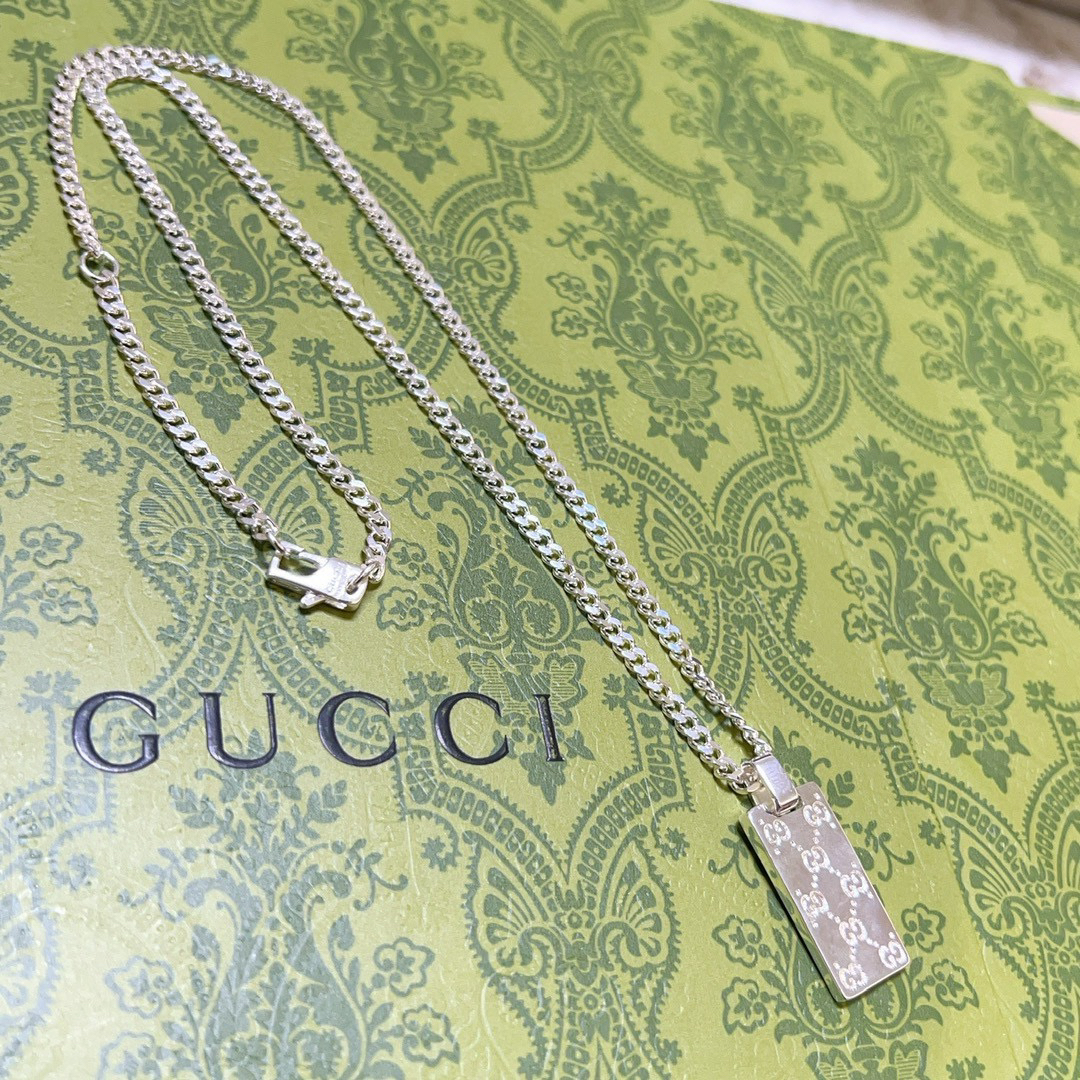 Gucci Anger Forest series GG shallow carved square necklace