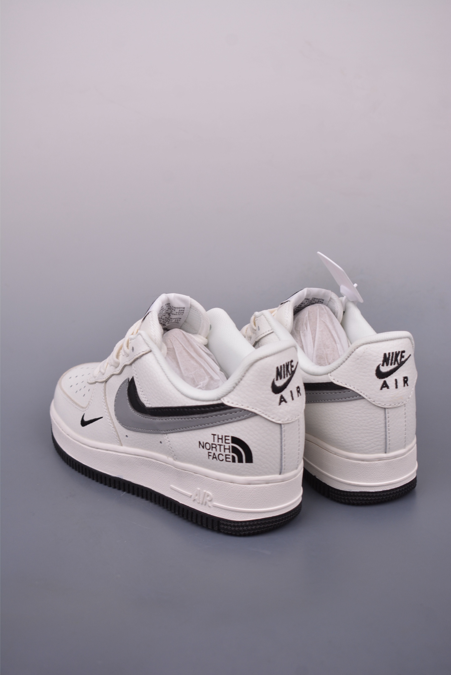 The North Face x Nike Air Force 1'07 Low TNF Sneakers White, Black and Gray Double Hook AM1588-006