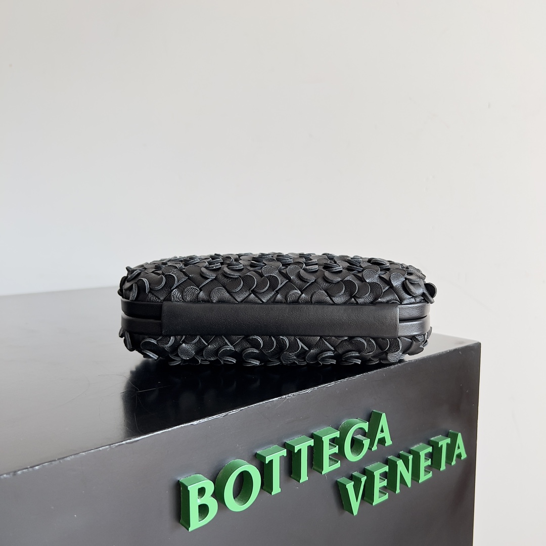 Bottega Veneta 24 Spring Fashion Petal Braided Evening Bag 717622