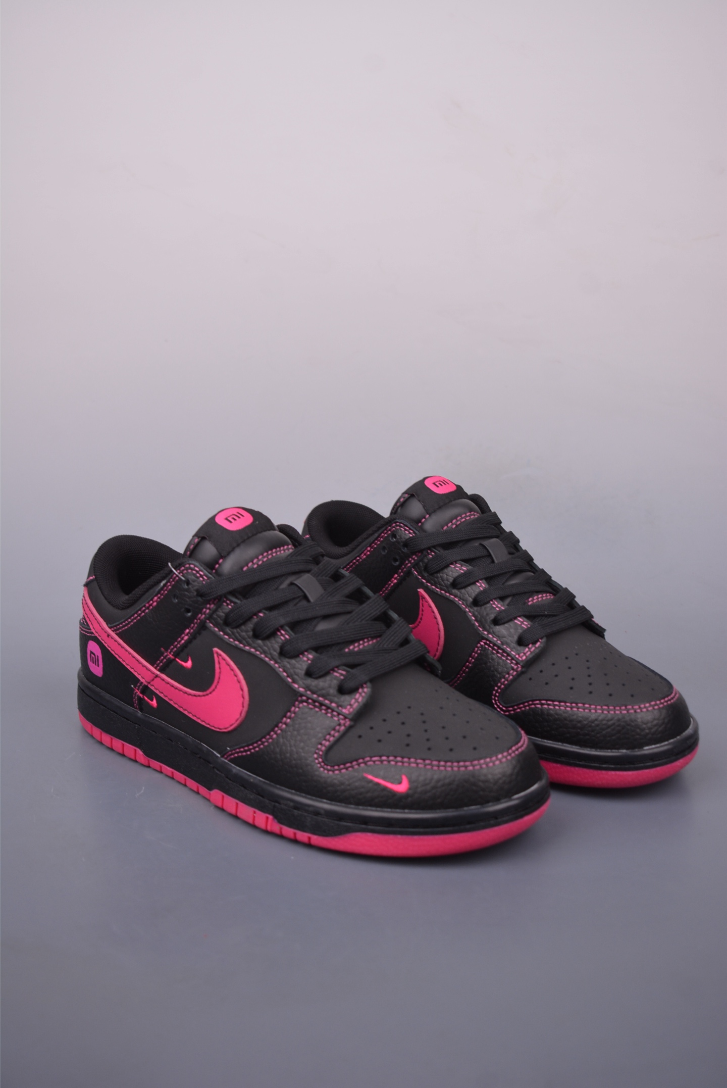 NIKE SB Dunk Low 