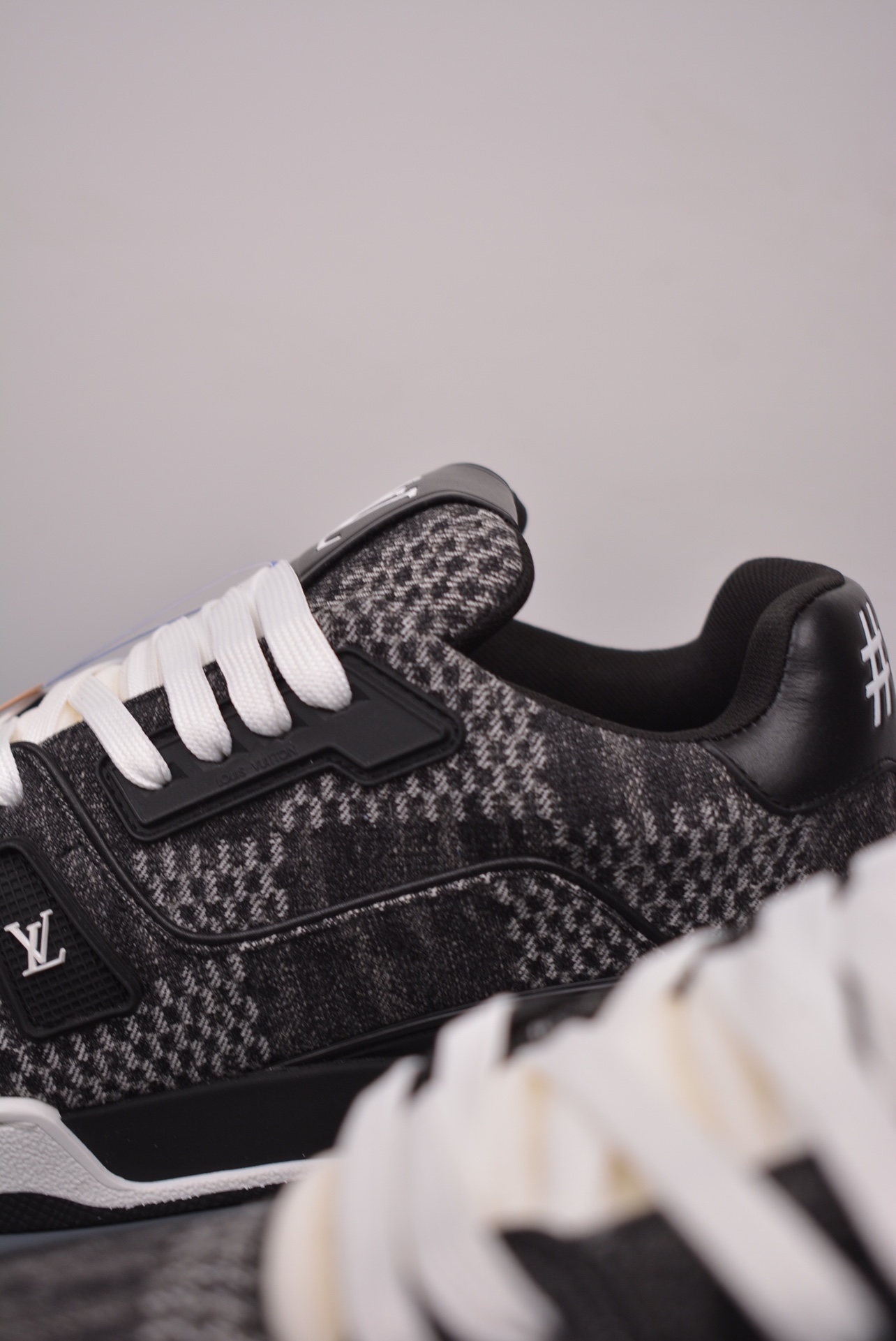 Louis Vuitton Trainer Sneaker Low Black White Grey Plaid 1AD6DX
