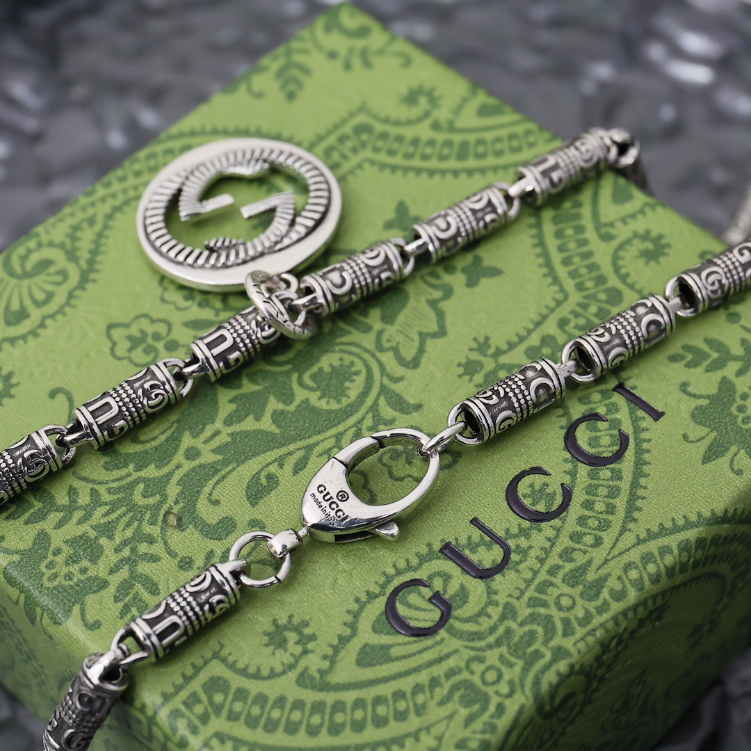 Gucci GG Vintage Hollow Necklace
