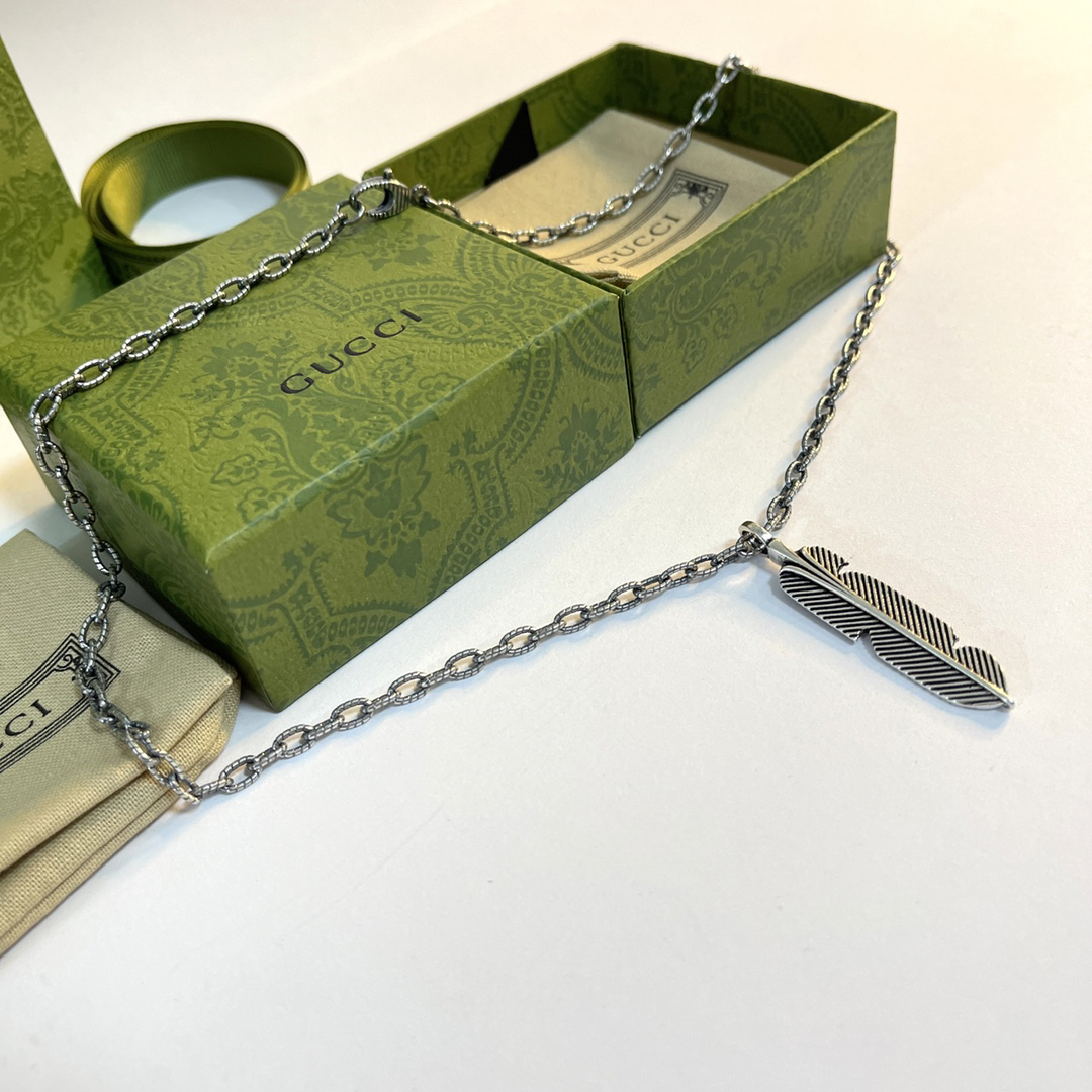 Gucci GG Feather Vintage Necklace
